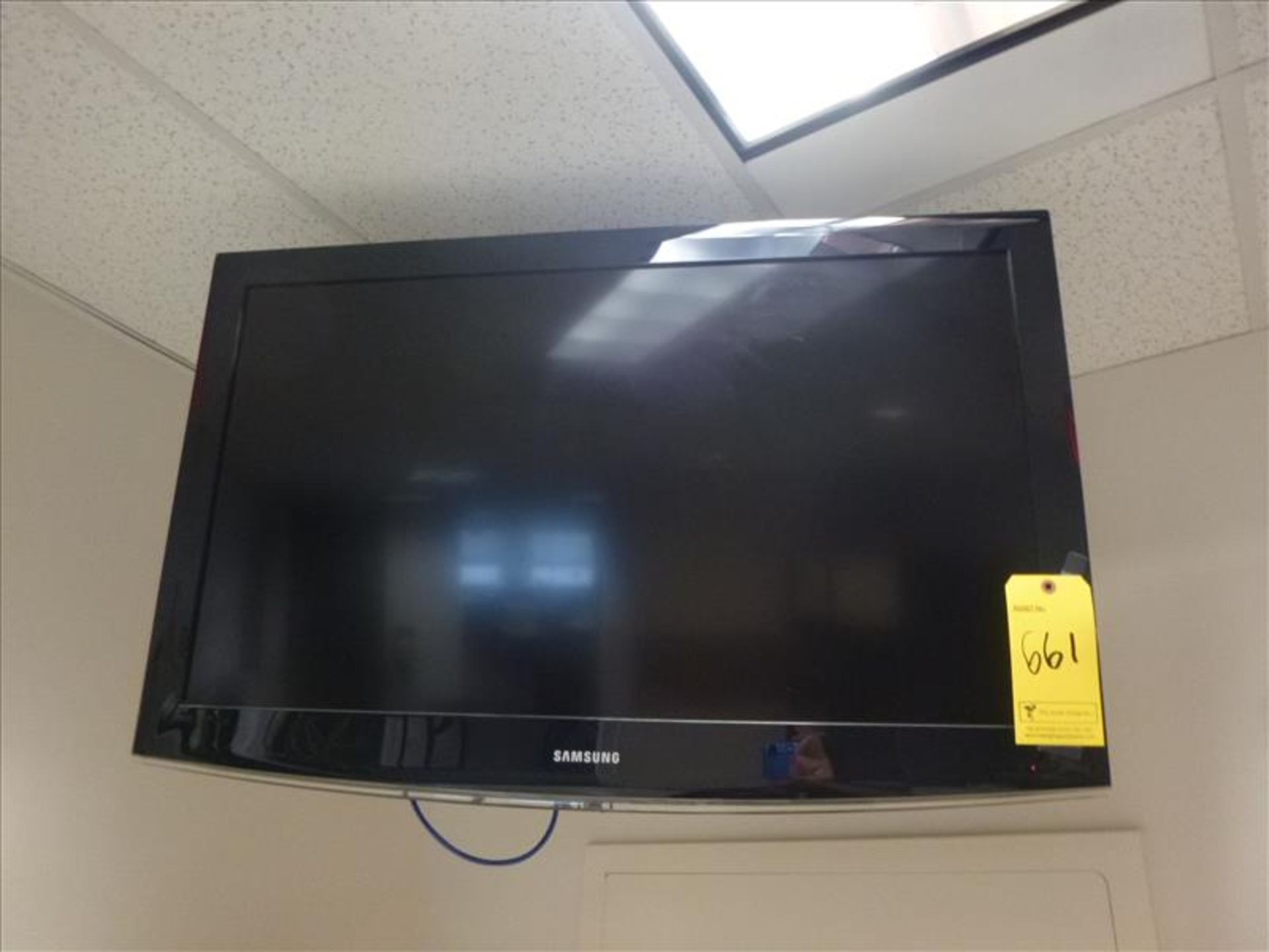 Samsung 40" LCD television (excludes remote and wall mount) [3]