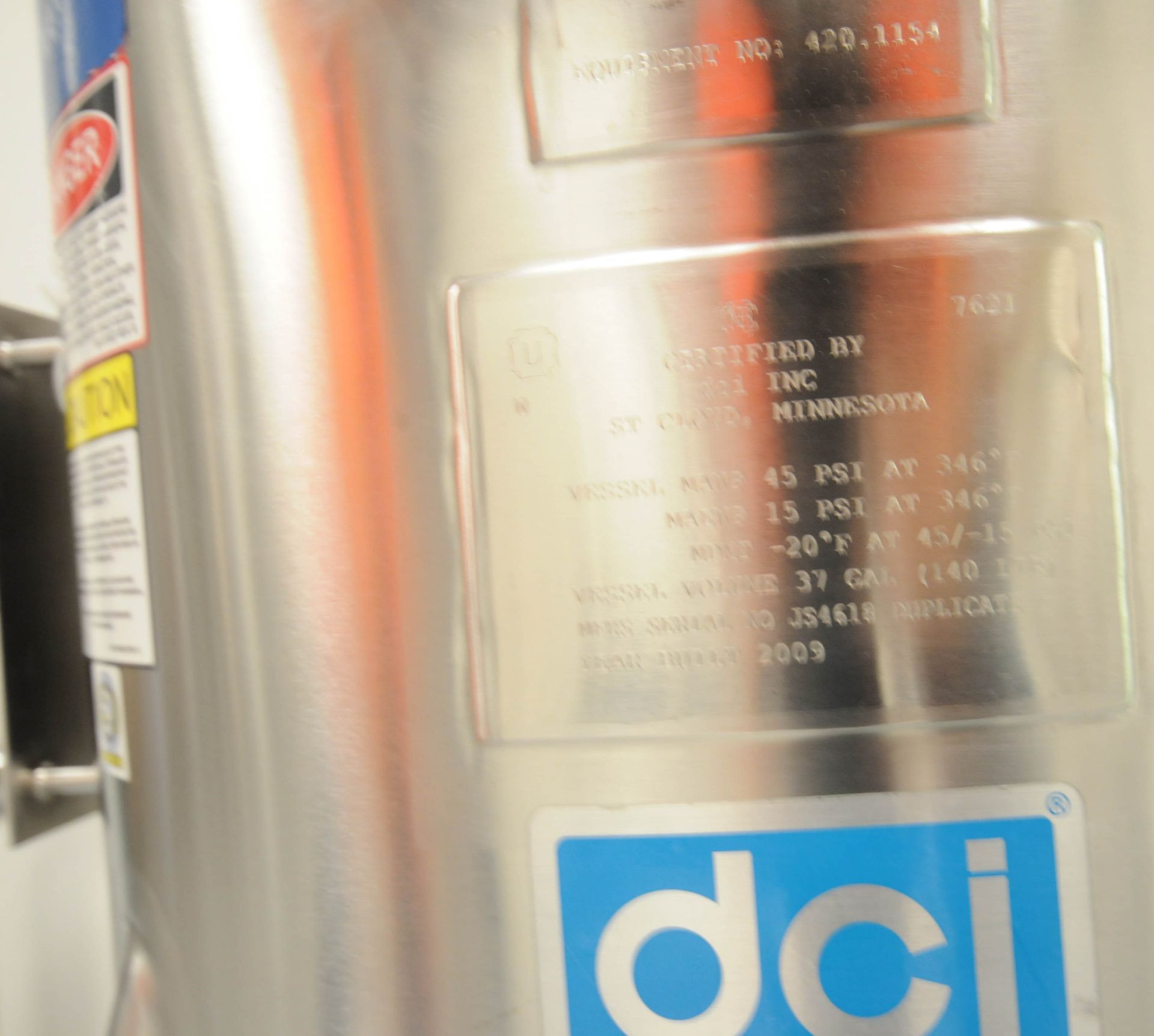 DCI (2009) PORTABLE STAINLESS STEEL TANK WITH 140 LITER CAPACITY, 45 PSIG MAWP @ 346 DEG F, 24" - Image 2 of 5