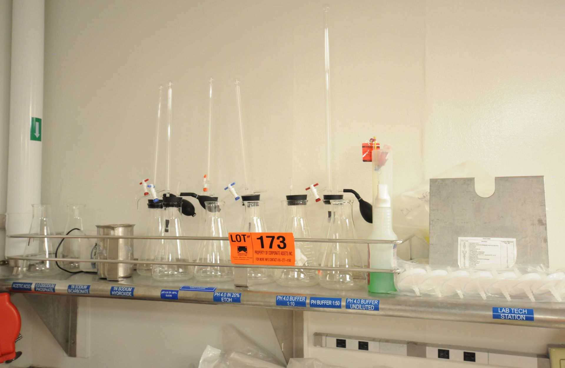 LOT/ BEAKERS AND LAB GLASSWARE (RM 301) [LOT 173 - REMOVAL FEE - $25 PLUS TAXES - PLEASE EMAIL: