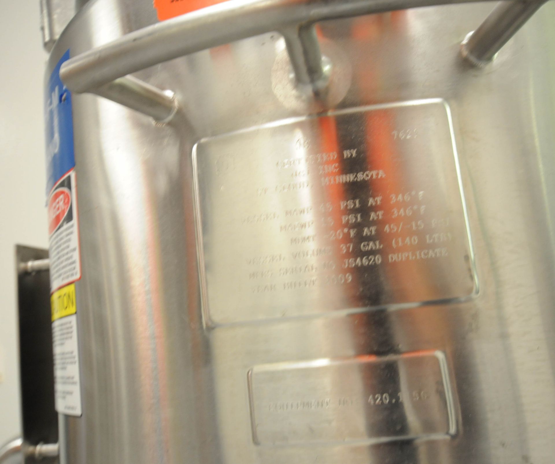 DCI (2009) PORTABLE STAINLESS STEEL TANK WITH 140 LITER CAPACITY, 45 PSIG MAWP @ 346 DEG F, 24" - Image 2 of 6