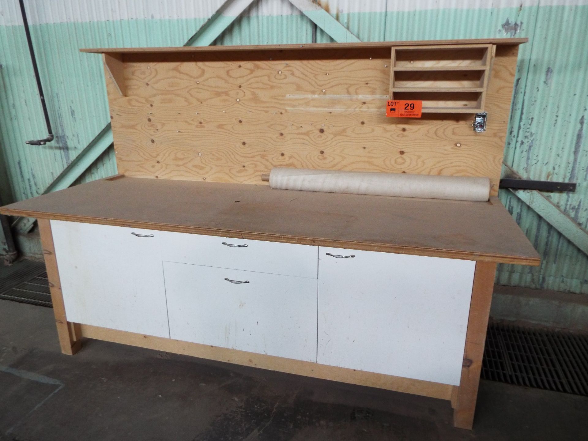 WORK BENCH WITH POWER (CI) [RIGGING FEE FOR LOT#29 - CANADIAN INDUSTRIAL SERVICES - $50 PLUS TAXES]