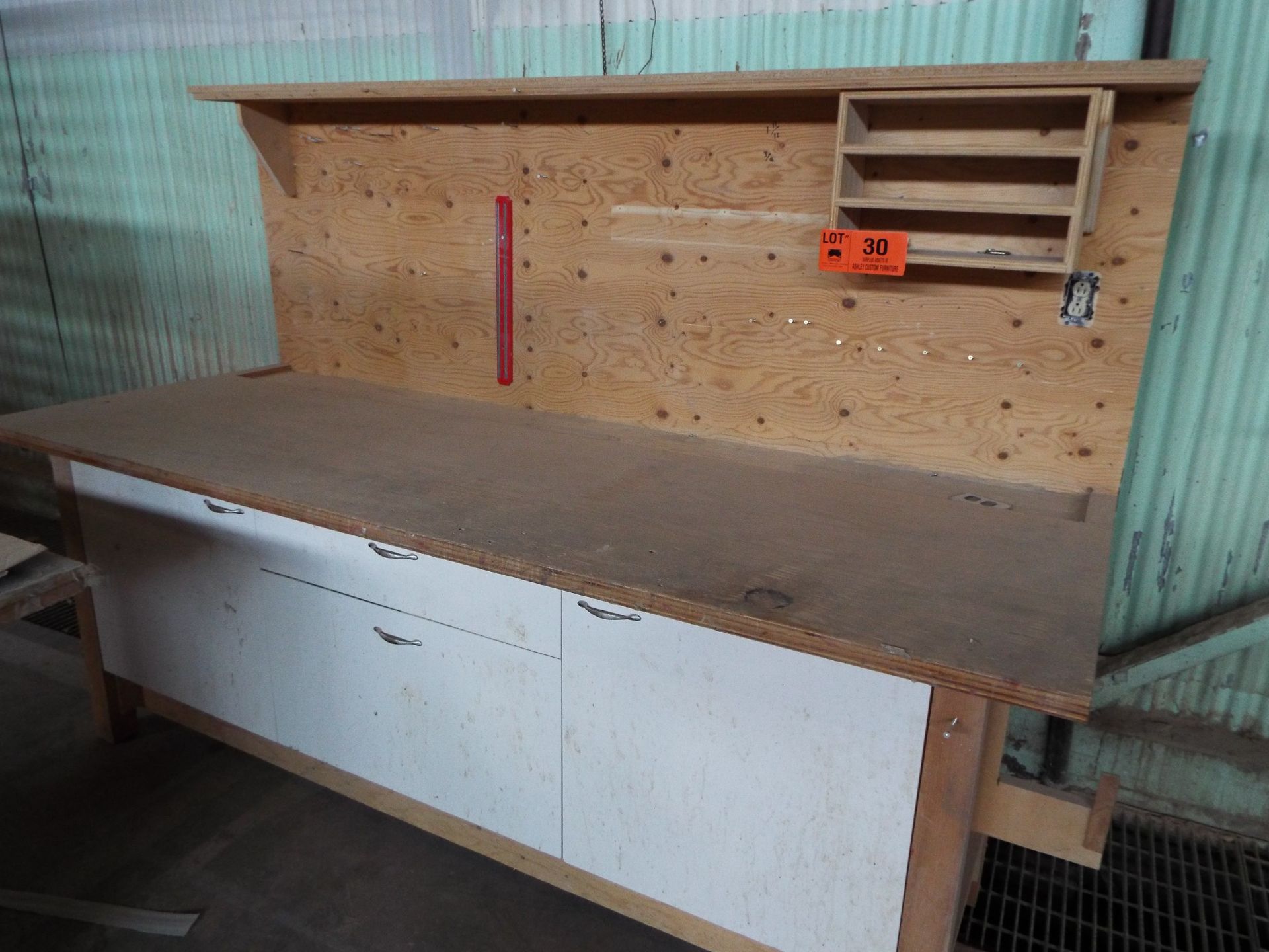 WORK BENCH WITH POWER (CI) [RIGGING FEE FOR LOT#30 - CANADIAN INDUSTRIAL SERVICES - $50 PLUS TAXES]