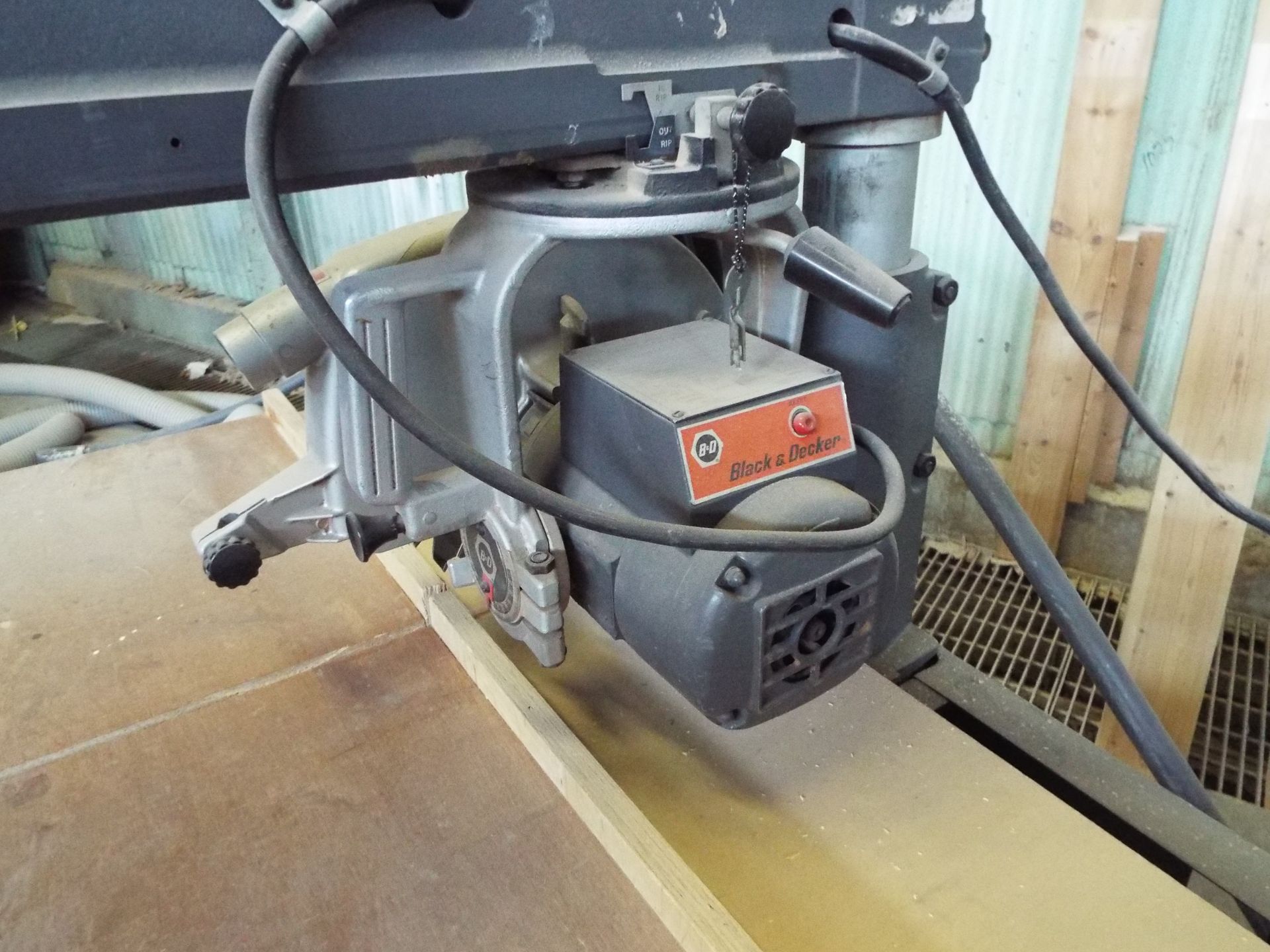 BLACK & DECKER MODEL 5800 10" RADIAL ARM SAW - Image 2 of 4