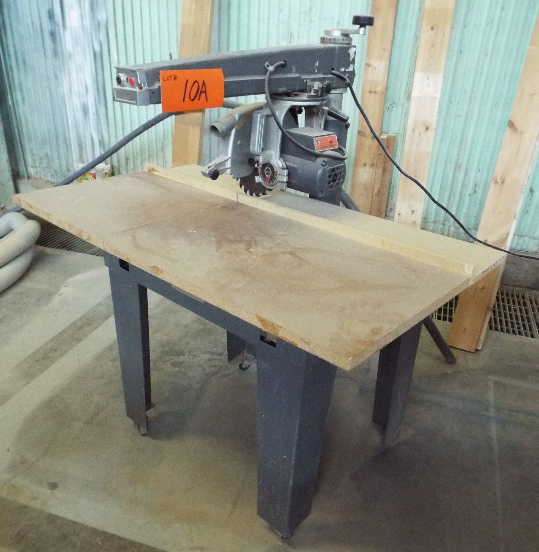 BLACK & DECKER MODEL 5800 10" RADIAL ARM SAW