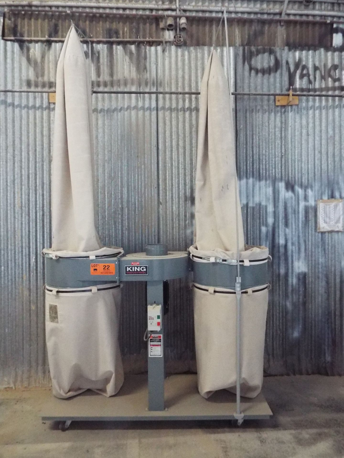 KING INDUSTRIAL KC-5043C 5 HP PORTABLE TWIN BAG TYPE DUST COLLECTOR, S/N N/A