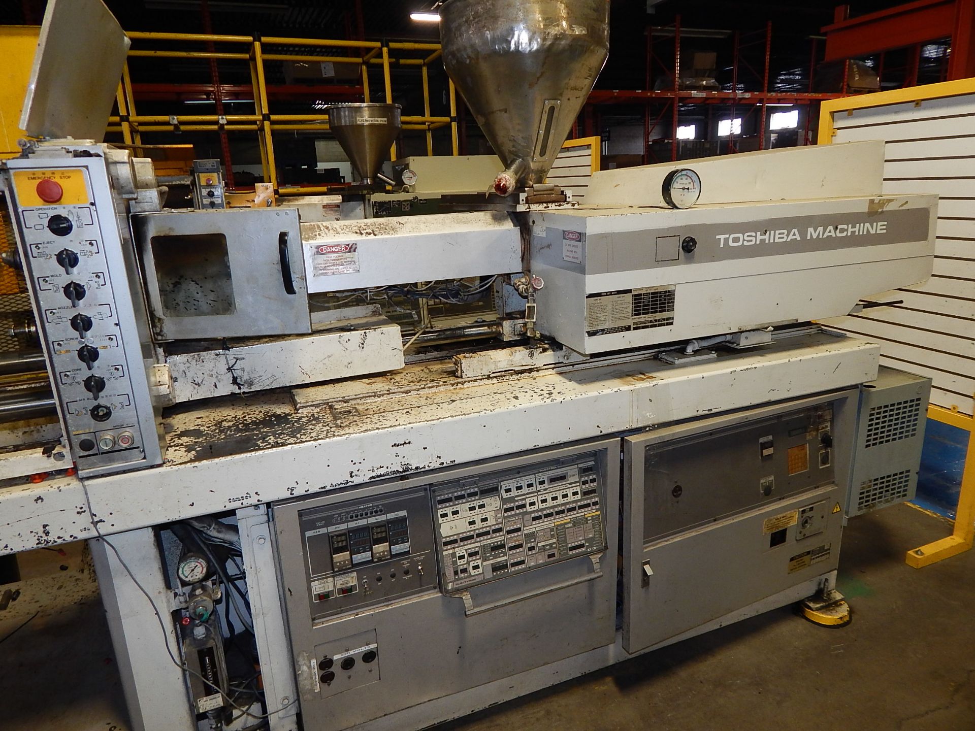 TOSHIBA ISE 120SII PLASTIC INJECTION MOLDER WITH 120 TON CAPACITY, 8.1 OZ, 24" X 24" PLATEN, 16.1" X - Image 3 of 4