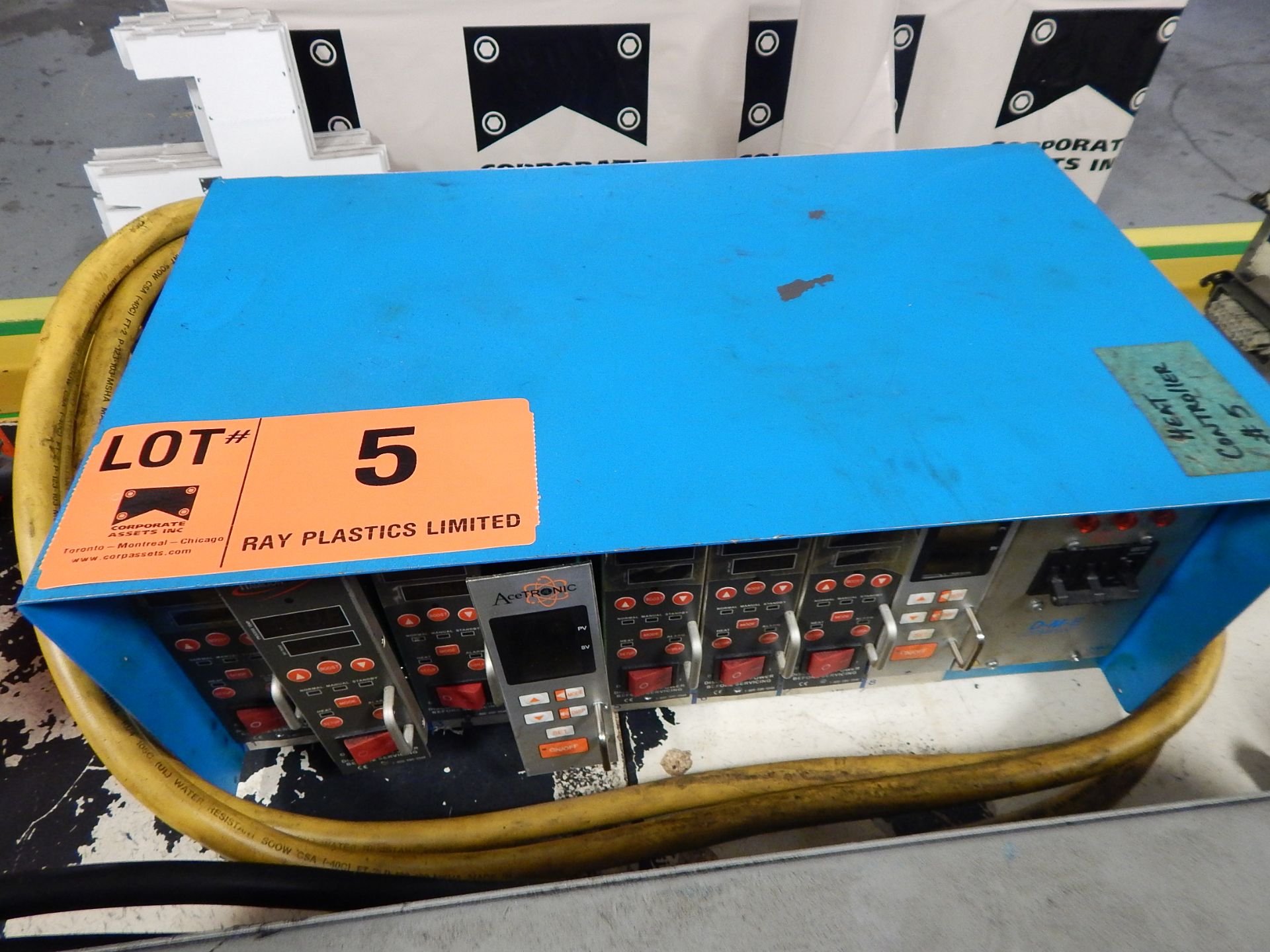 D-M-E 8 STATION HEAT CONTROLLER