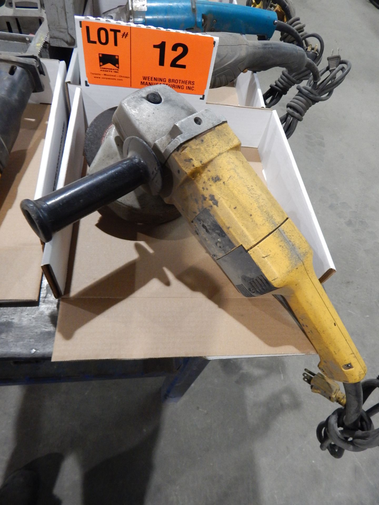 DEWALT HEAVY DUTY ANGLE GRINDER