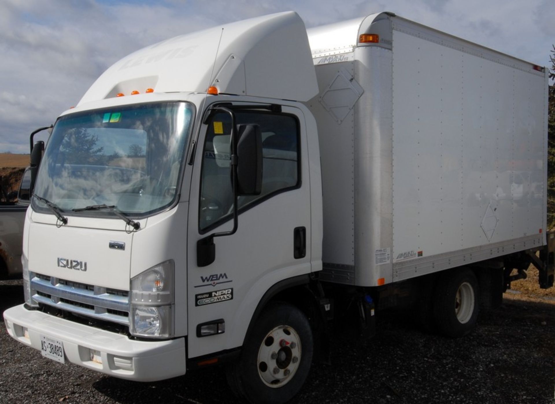 ISUZU (2014) NPR ECO-MAX TILT CAB BOX TRUCK WITH MULTIVANS 13' BOX, POWER LIFT GATE AND ROLL UP