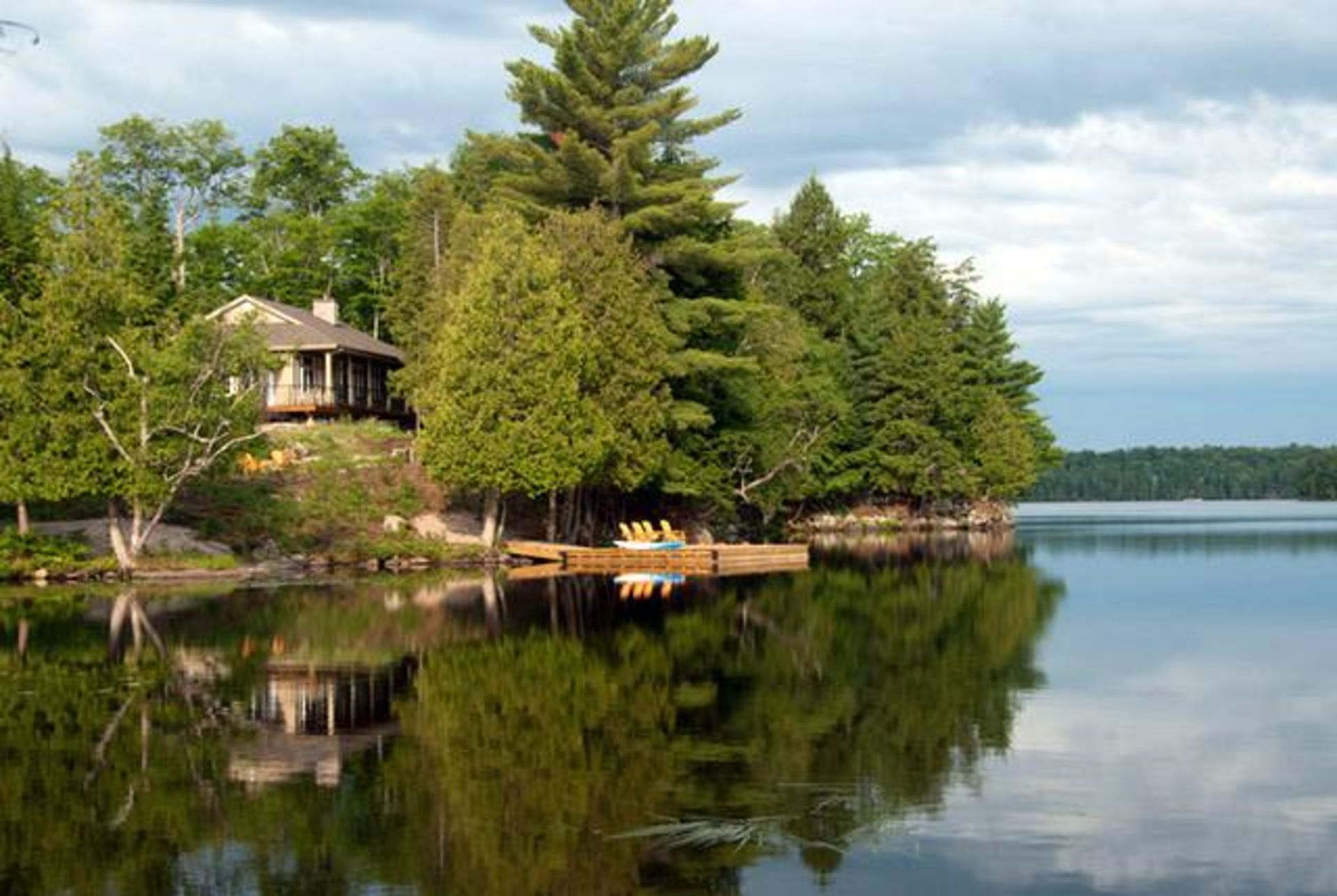 VACATION EXPERIENCE: Luxury Cottage on Lake Neighick, Parry Sound