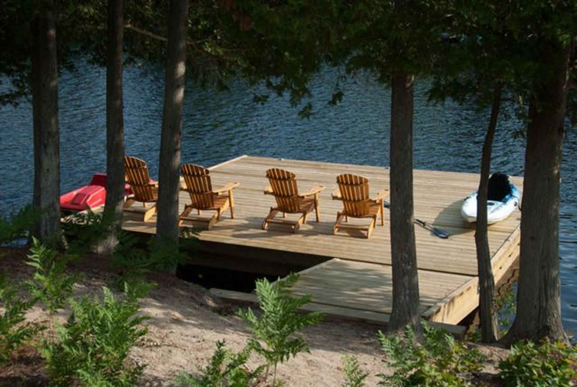 VACATION EXPERIENCE: Luxury Cottage on Lake Neighick, Parry Sound - Image 2 of 8