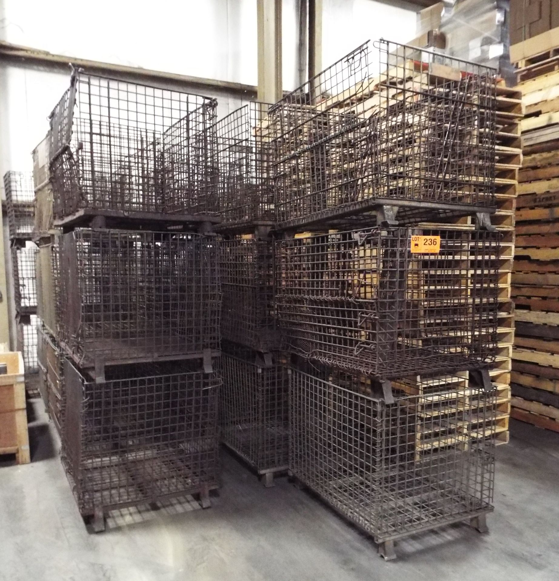 LOT/ WIRE MESH BINS