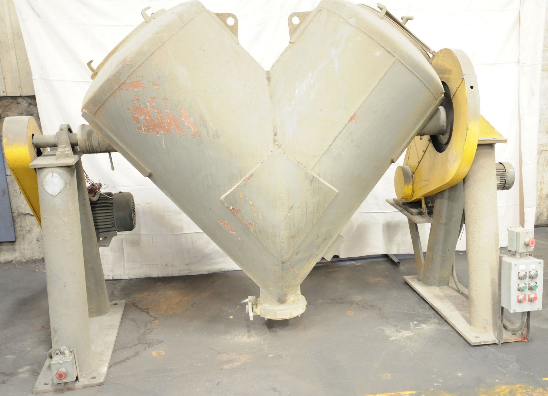 PATTERSON KELLEY TWIN SHELL MIXER WITH 20 CU/FT. CAPACITY, 5 HP SHELL, S/N: 270262 (CI)