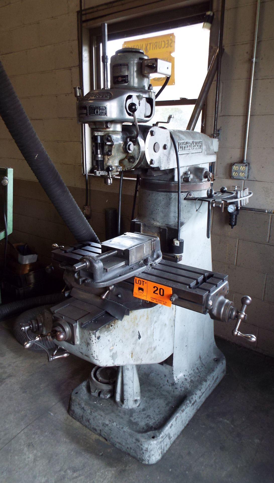 BRIDGEPORT 50077 VERTICAL MILLING MACHINE WITH 32"X9" TABLE, SPEEDS TO 4250 RPM, 0.5 HP, S/N: