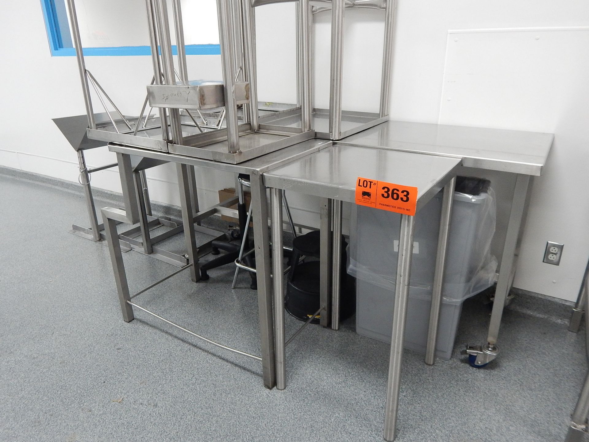 LOT/ STAINLESS STEEL TABLES