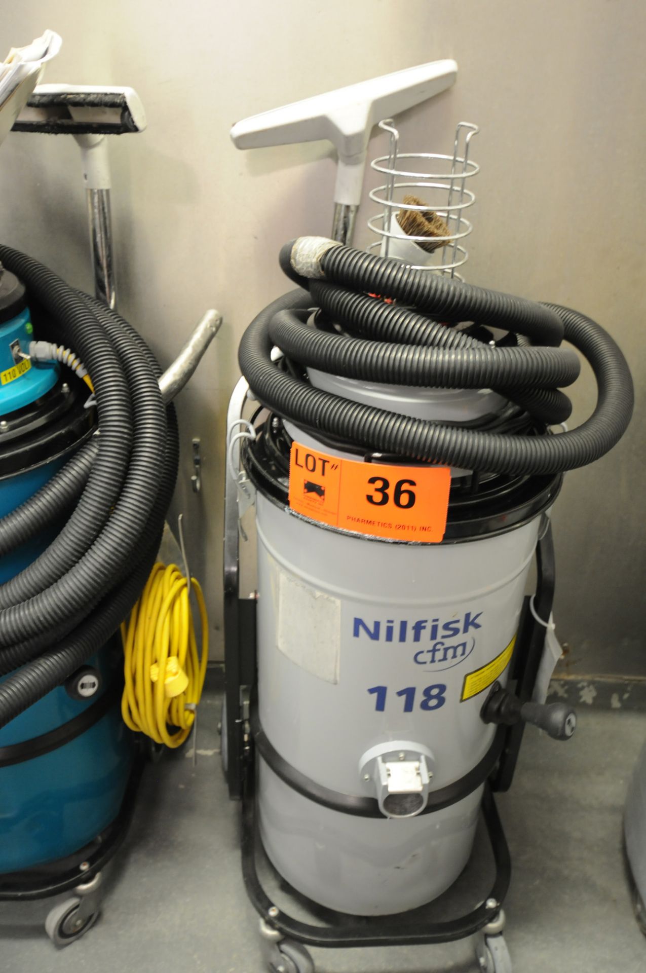 NILFISK CFM 118 HEAVY DUTY INDUSTRIAL VACUUM S/N N/A (LOCATED IN BURLINGTON - ON)