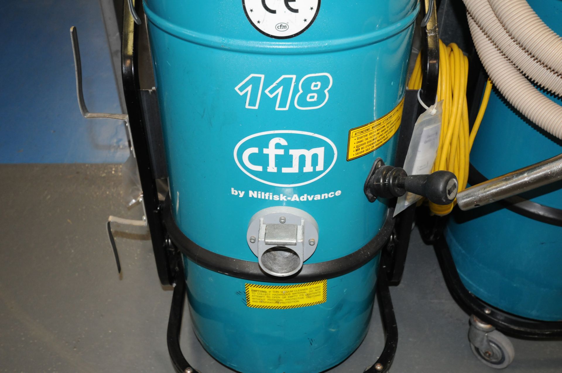 NILFISK CFM 118 HEAVY DUTY INDUSTRIAL VACUUM S/N N/A (LOCATED IN BURLINGTON - ON) - Image 3 of 3