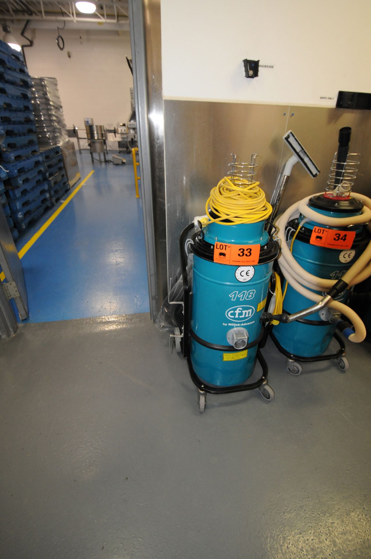 NILFISK CFM 118 HEAVY DUTY INDUSTRIAL VACUUM S/N N/A (LOCATED IN BURLINGTON - ON)