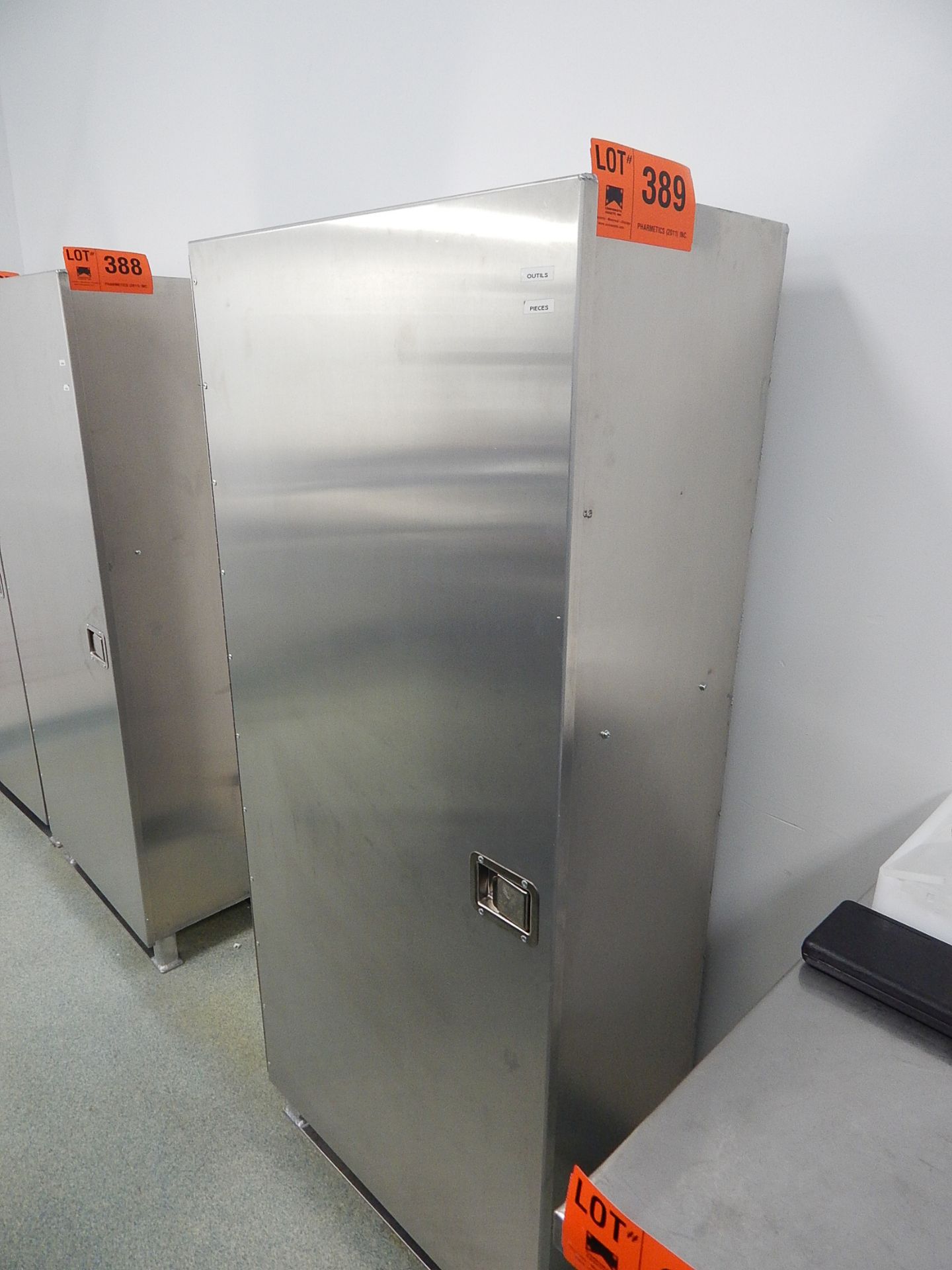 LOT/ STAINLESS STEEL CABINET WITH DIES AND CHANGE OVER TOOLING