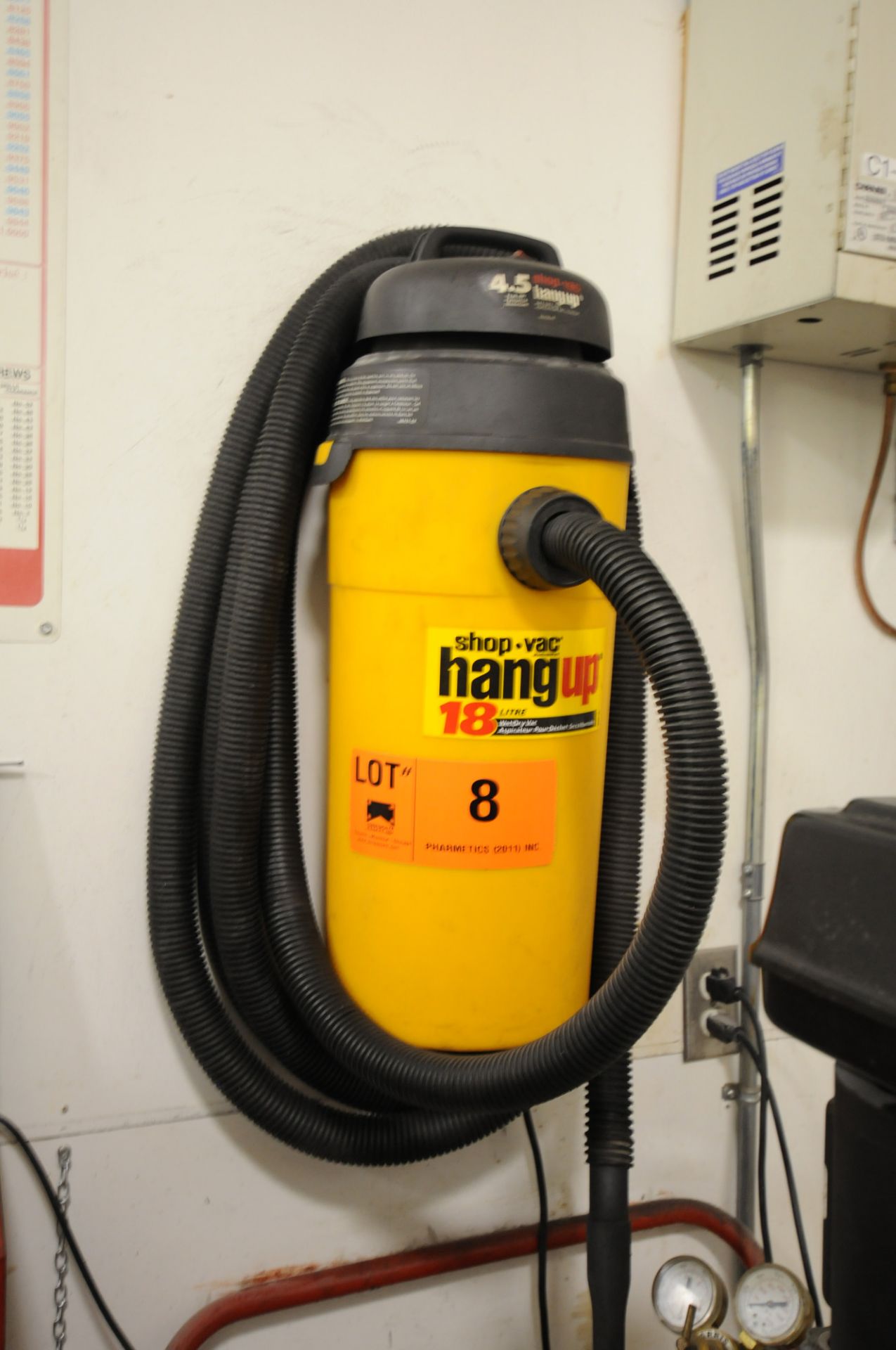 SHOP VAC 18 LITRE HANG UP SHOP VAC, S/N N/A(LOCATED IN BURLINGTON - ON)