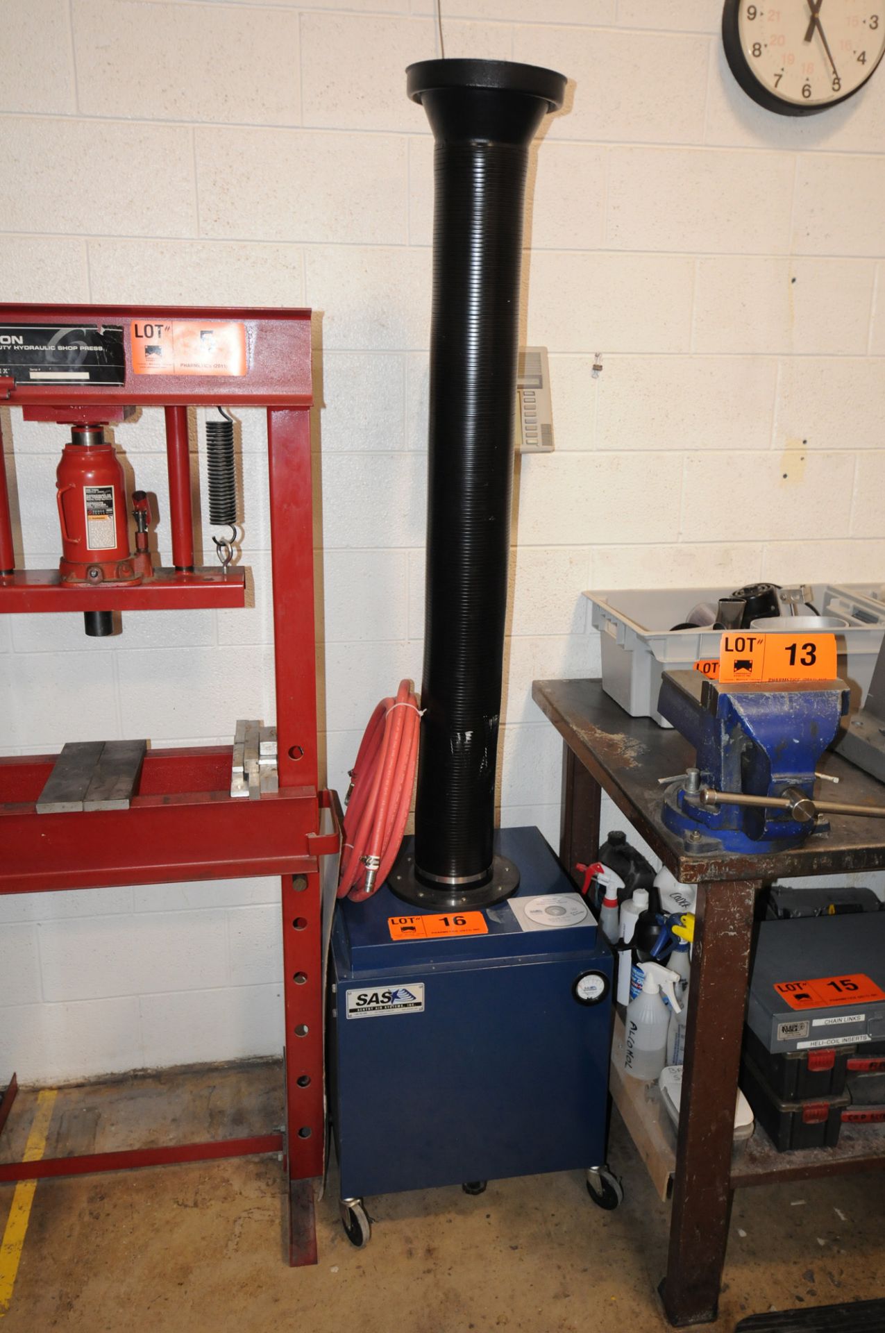 SAS 8S-400-PFS SNORKEL TYPE PORTABLE WELDING FUME EXTRACTOR S/N 1S324 (LOCATED IN BURLINGTON - ON)