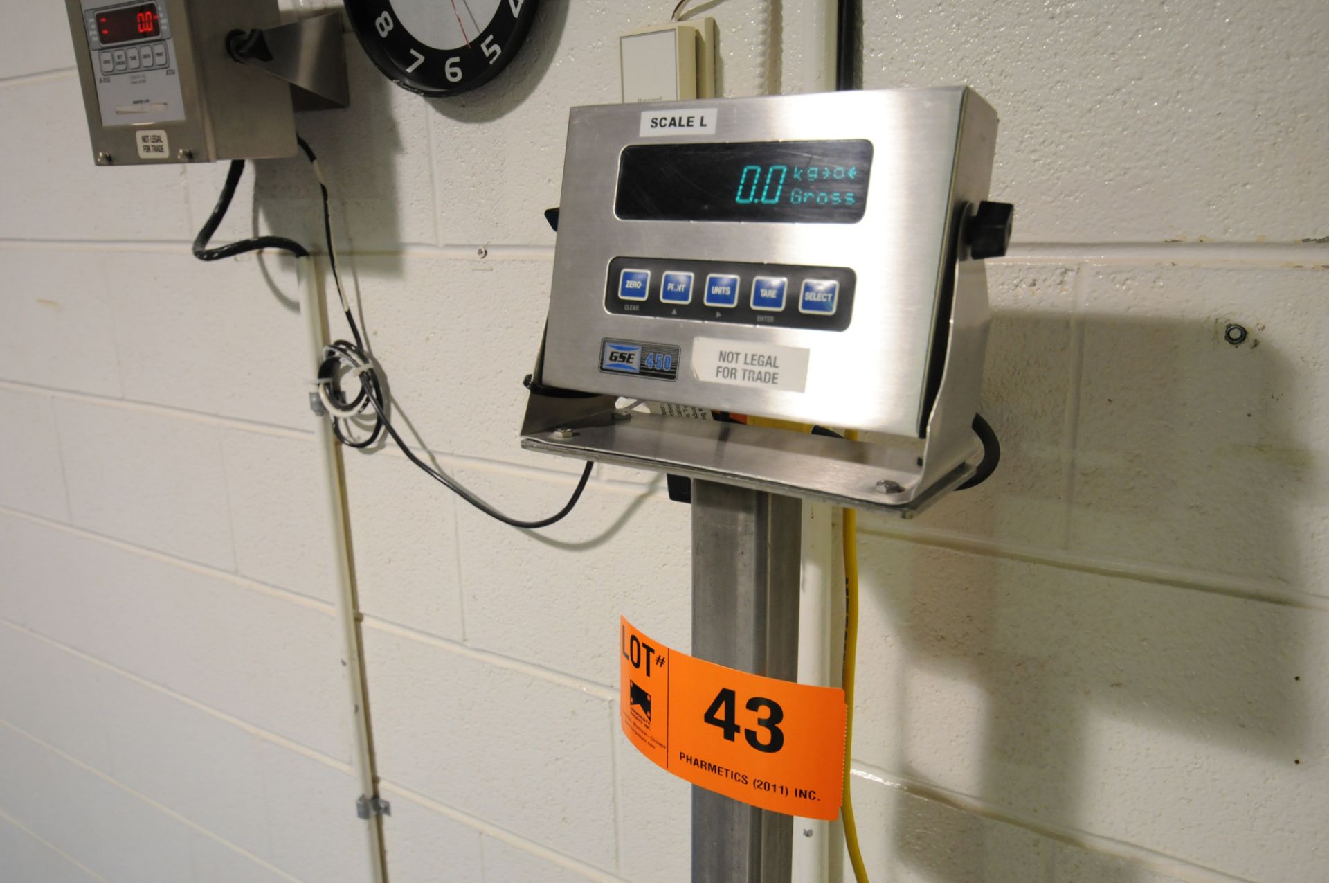 GSE 450 30"X30" DIGITAL PLATFORM SCALE, S/N N/A (LOCATED IN BURLINGTON - ON) - Image 2 of 2