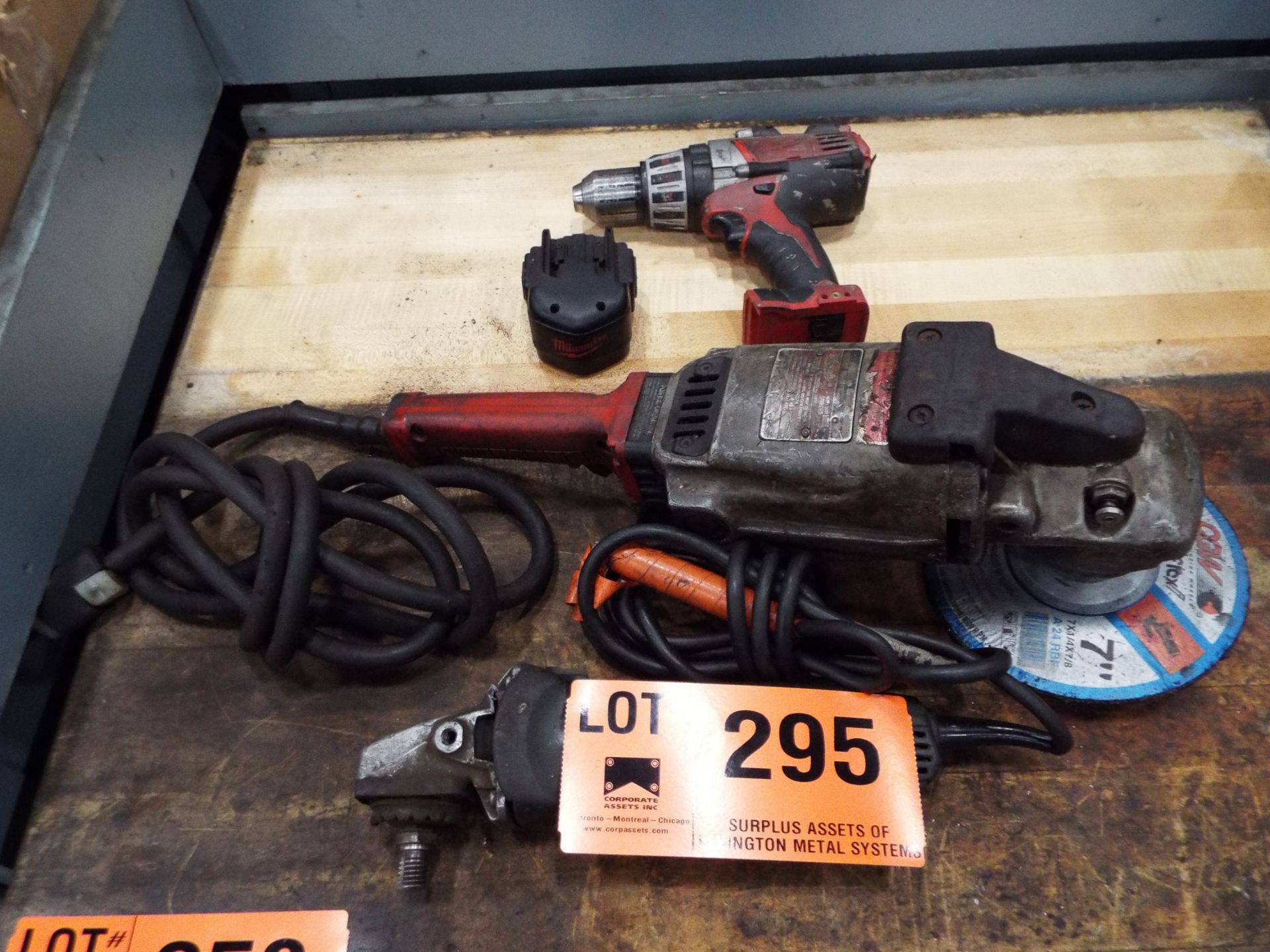 LOT/ ELECTRIC ANGLE GRINDERS AND CORDLESS ELECTRIC DRILL