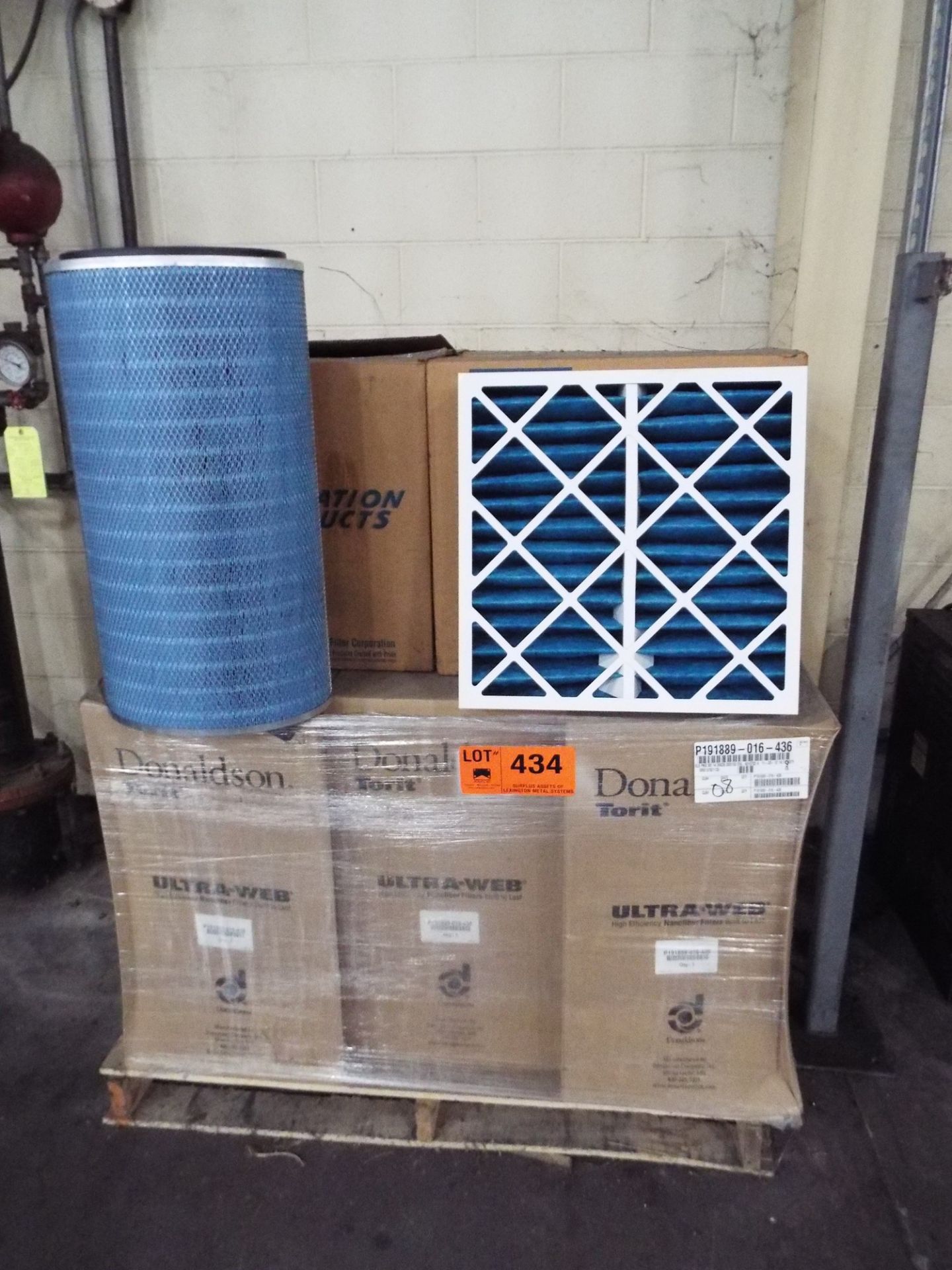 LOT/ SKID OF KOCH MULTI-PLEAT 20X20X4 FILTERS, DONALDSON TORIT ULTRAWEB HIGH EFFICIENCY FILTERS