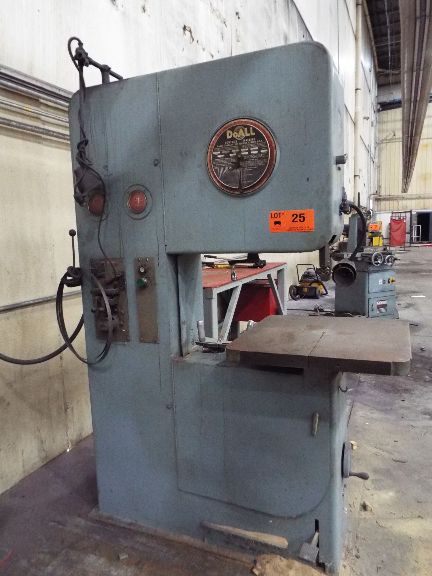 DOALL MODEL 2612-1 VERTICAL BAND SAW WITH 26"X26" TILT TABLE, 26" THROAT, 10" MAX. WORK HEIGHT,