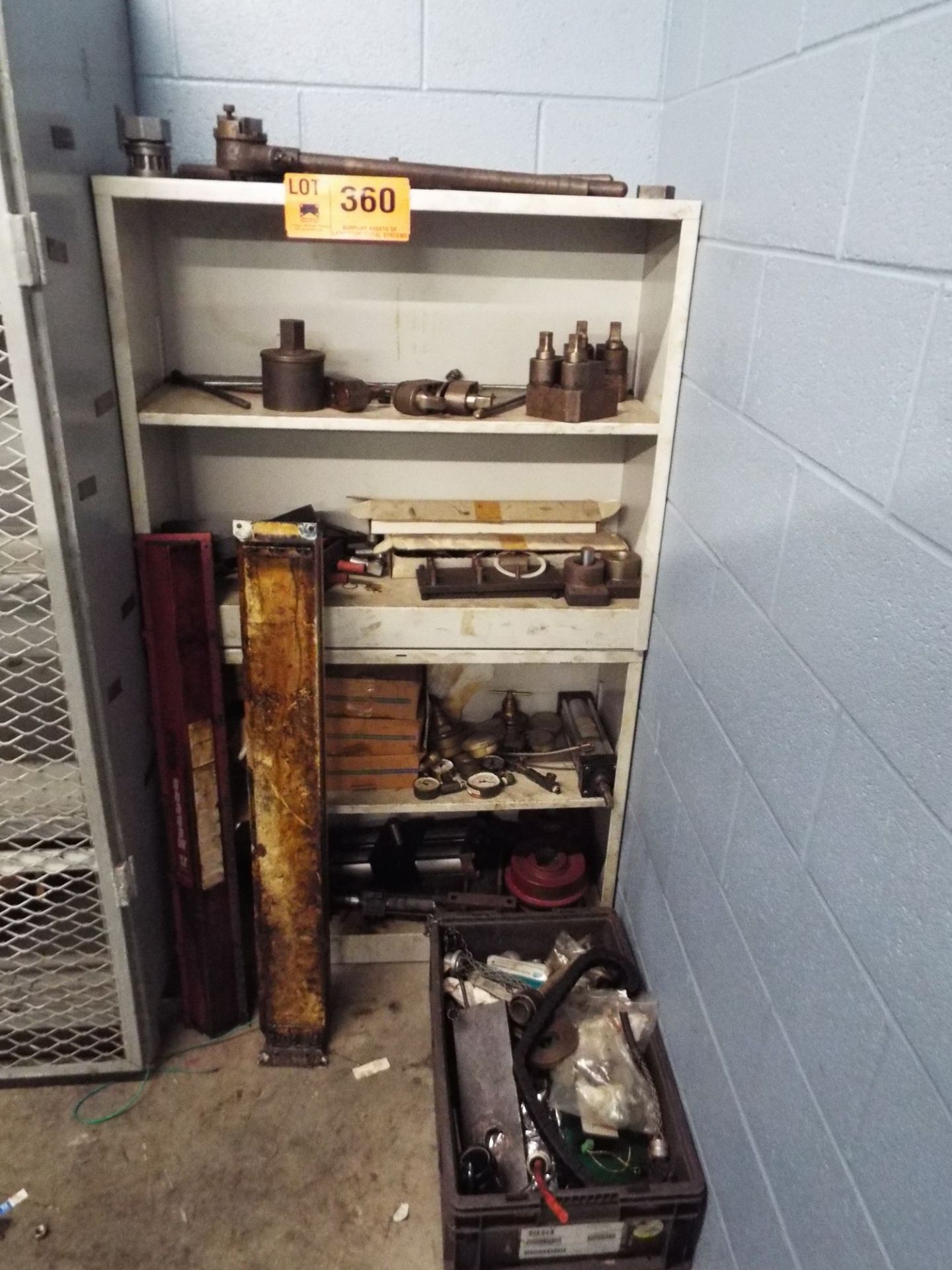LOT/ SHELF WITH CONTENTS - TOOLING, SPARE PARTS