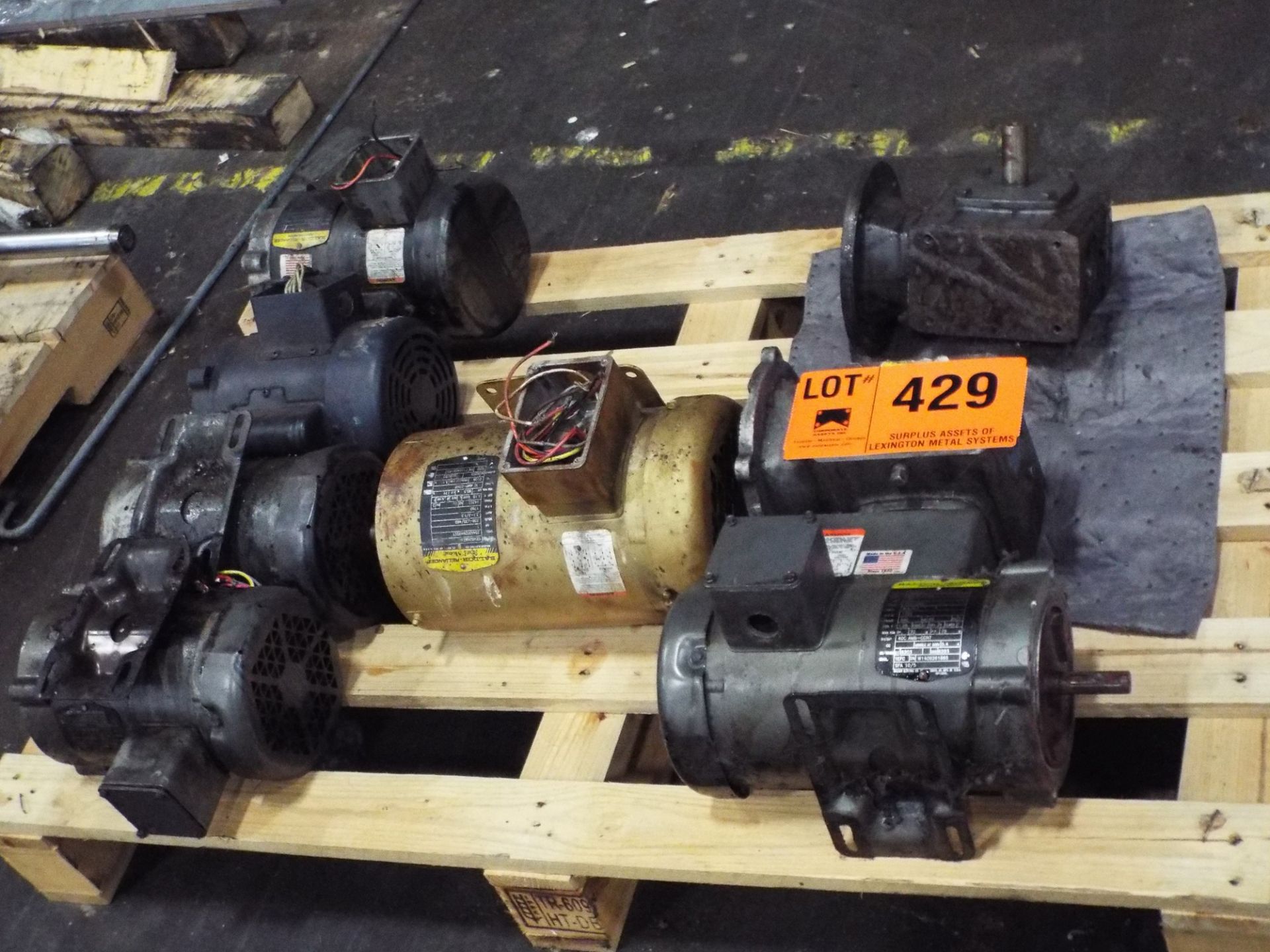 LOT/ ELECTRIC MOTORS AND GEAR BOXES