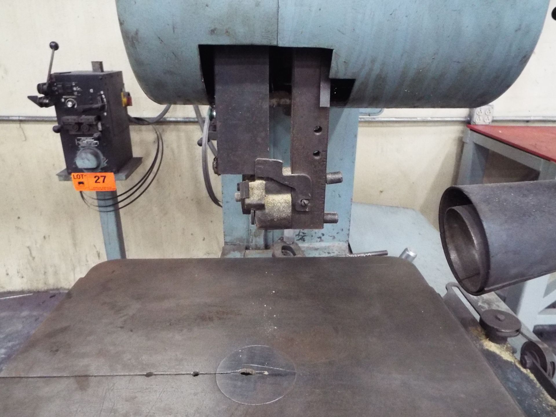 DOALL MODEL 2612-1 VERTICAL BAND SAW WITH 26"X26" TILT TABLE, 26" THROAT, 10" MAX. WORK HEIGHT, - Image 2 of 3