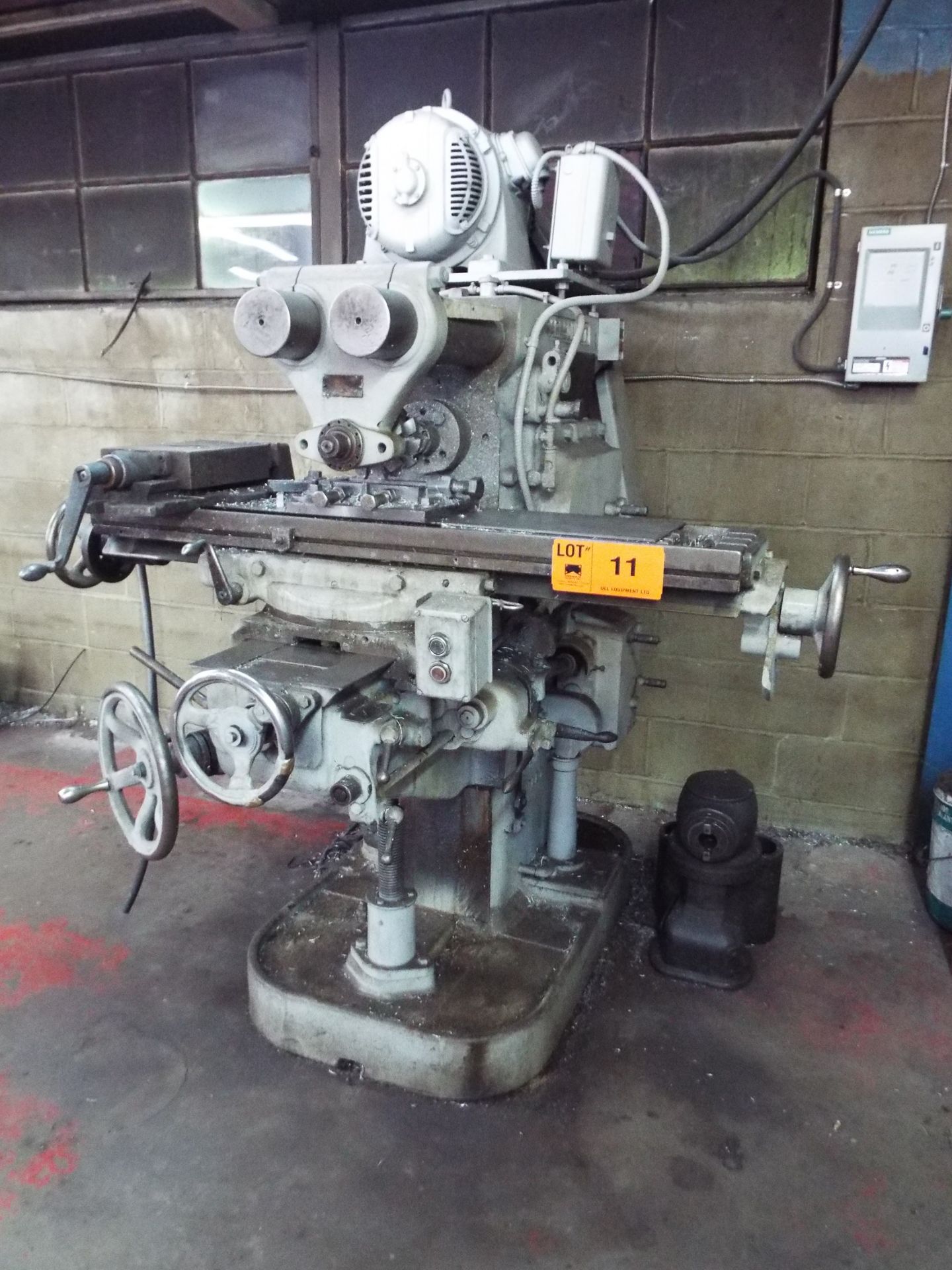 PARKSON 2T HORIZONTAL MILLING MACHINE WITH 49"X10" TABLE, SPEEDS TO 360 RPM, 8" MACHINE VISE,