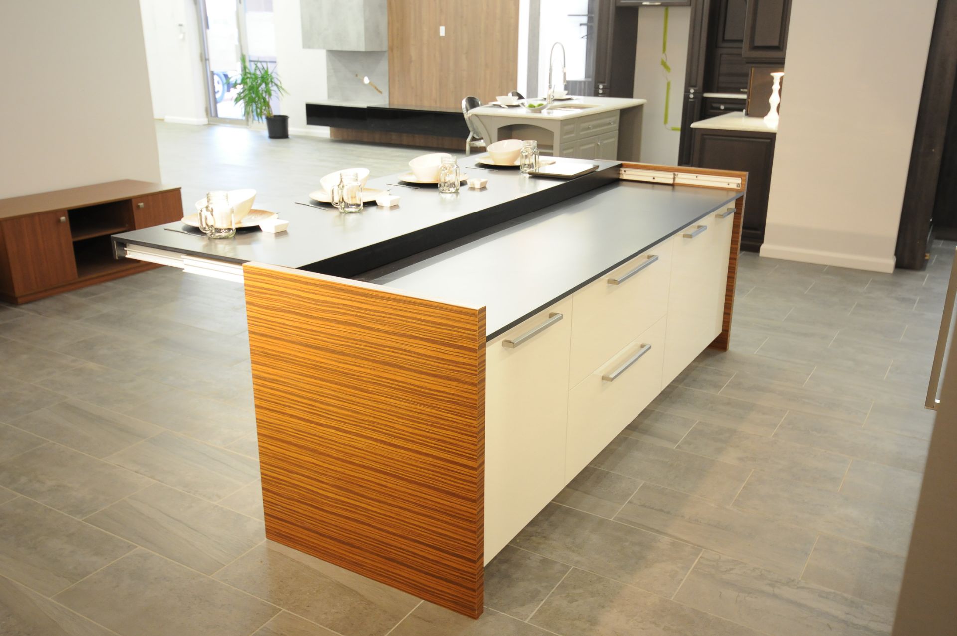 CENTER ISLAND WITH MINI BAR AND SLIDING TOP - ILOT AVEC MINI BAR ET TABLE GLISSANTE - Image 5 of 8