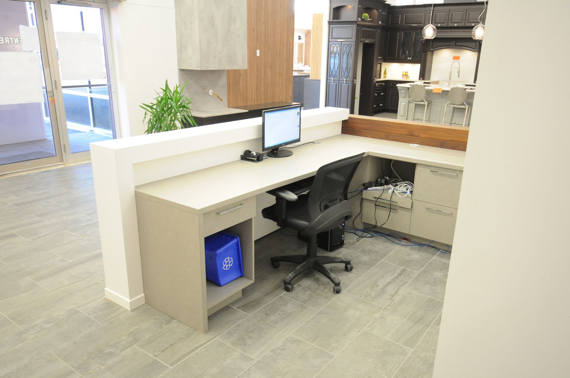 RECEPTION DESK - BUREAU DE RECEPTION - Image 3 of 3