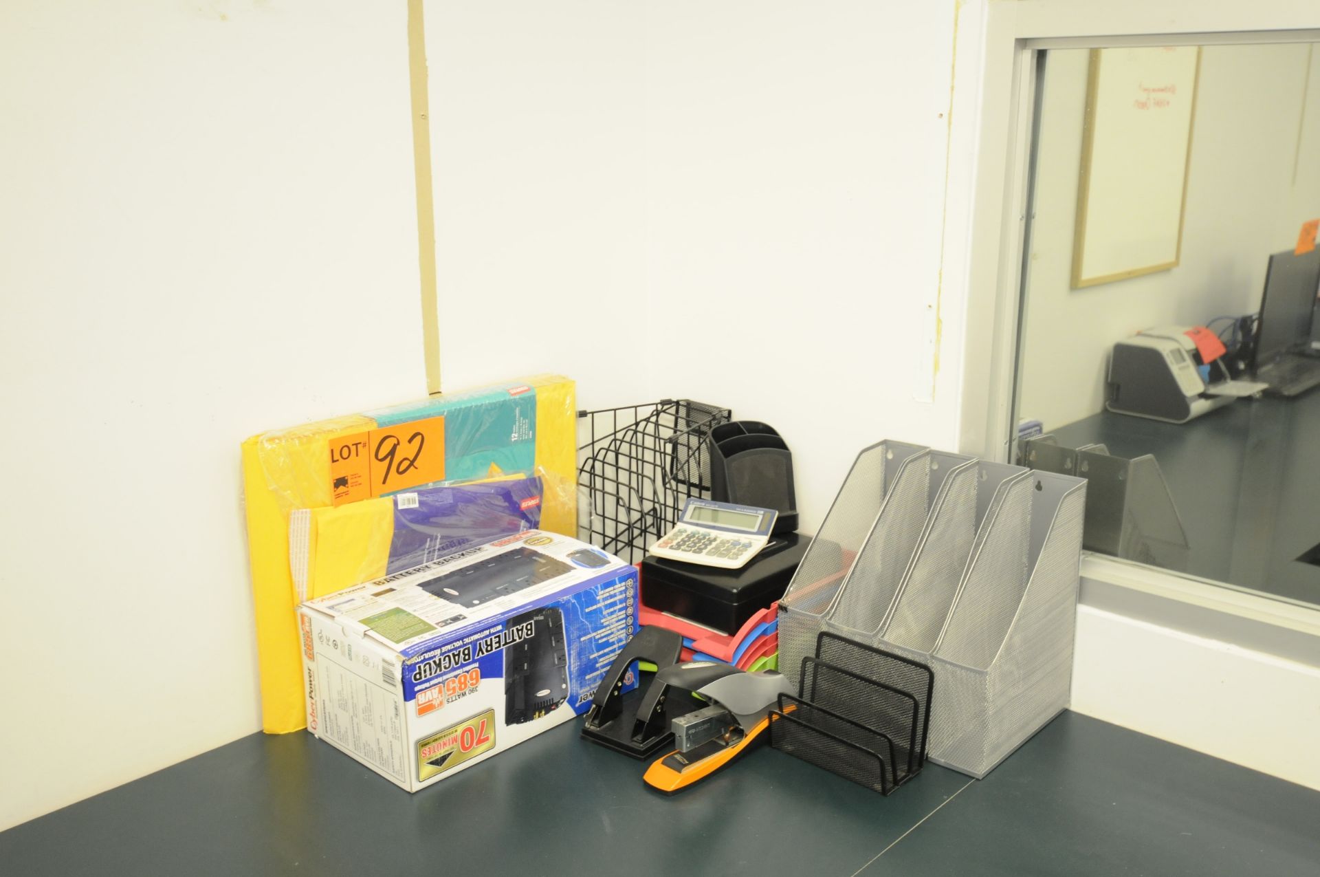 LOT/ OFFICE SUPPLIES - LOT/ ACCESSOIRES DE BUREAU