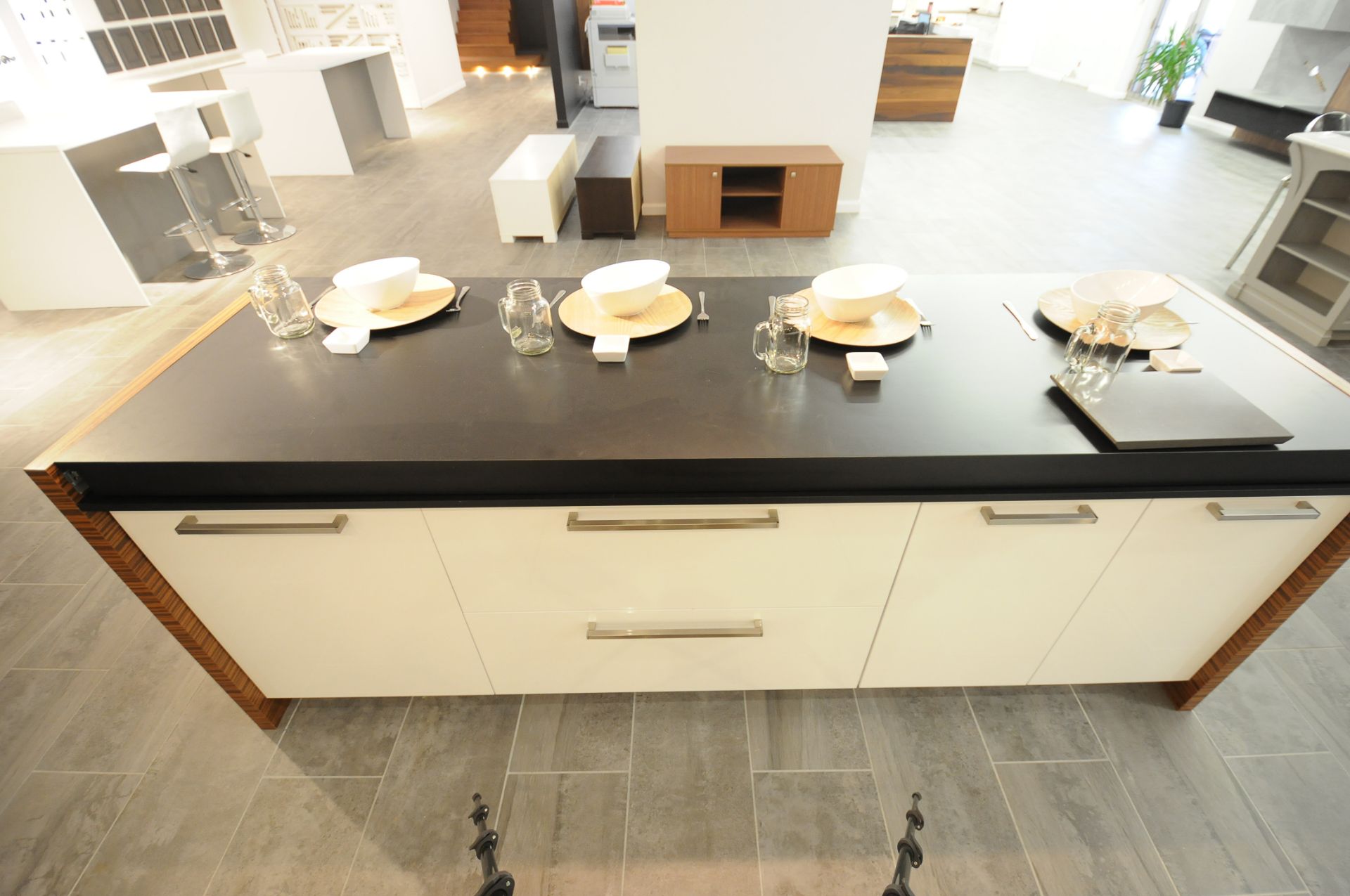 CENTER ISLAND WITH MINI BAR AND SLIDING TOP - ILOT AVEC MINI BAR ET TABLE GLISSANTE - Image 7 of 8