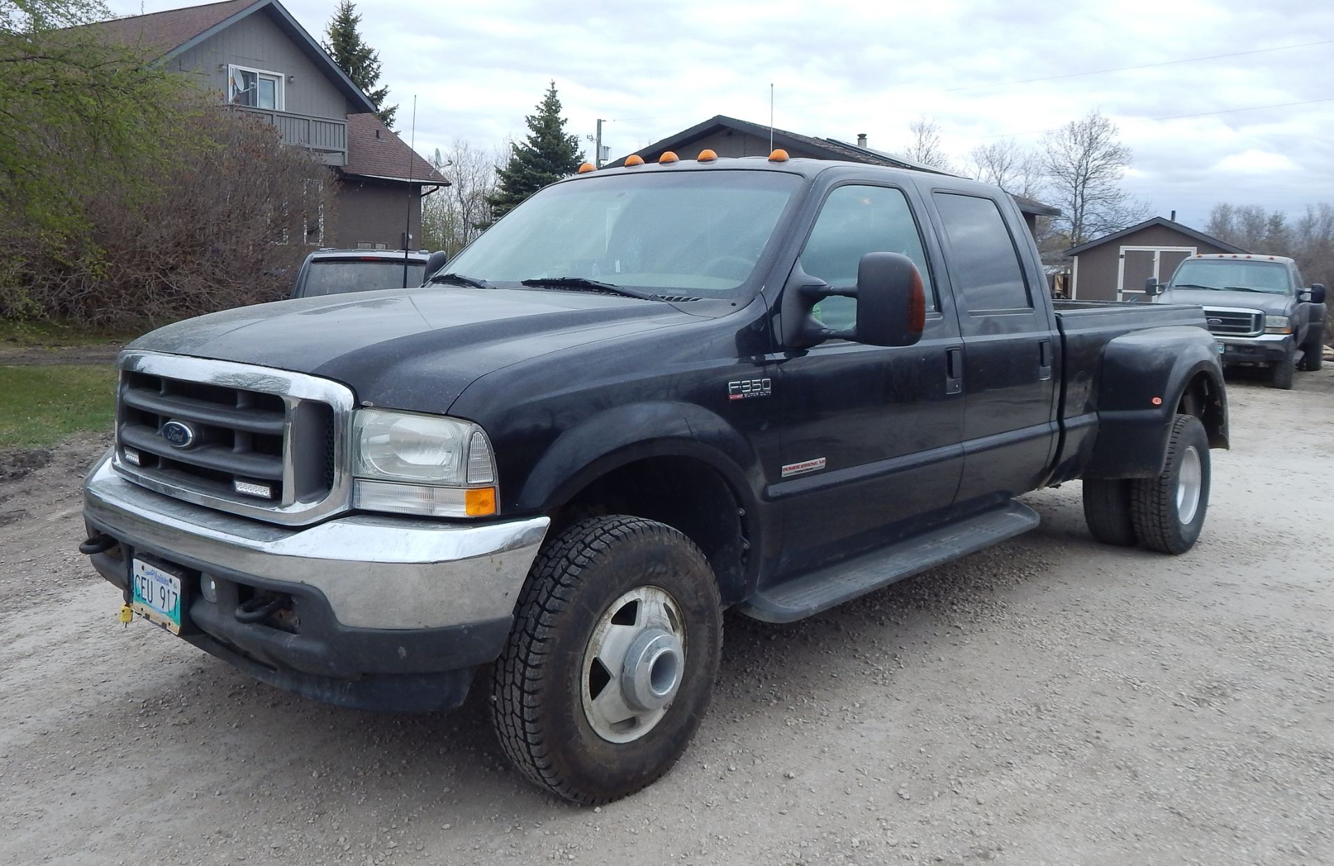 FORD (2003) F350 LARIAT CREW CAB PICKUP TRUCK WITH POWERSTROKE 6.0 V8 TURBO DIESEL ENGINE, AUTOMATIC - Image 2 of 5