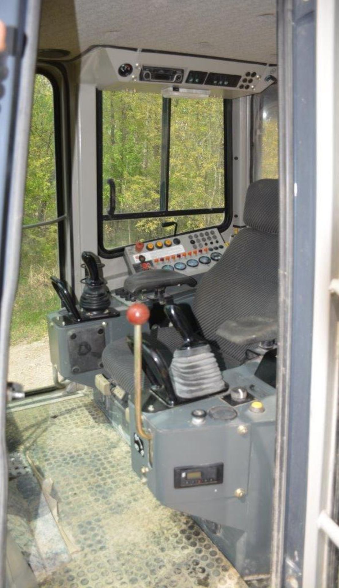 JOHN DEERE (2009) 605C CRAWLER DOZER WITH TURBO DIESEL ENGINE - Image 4 of 5