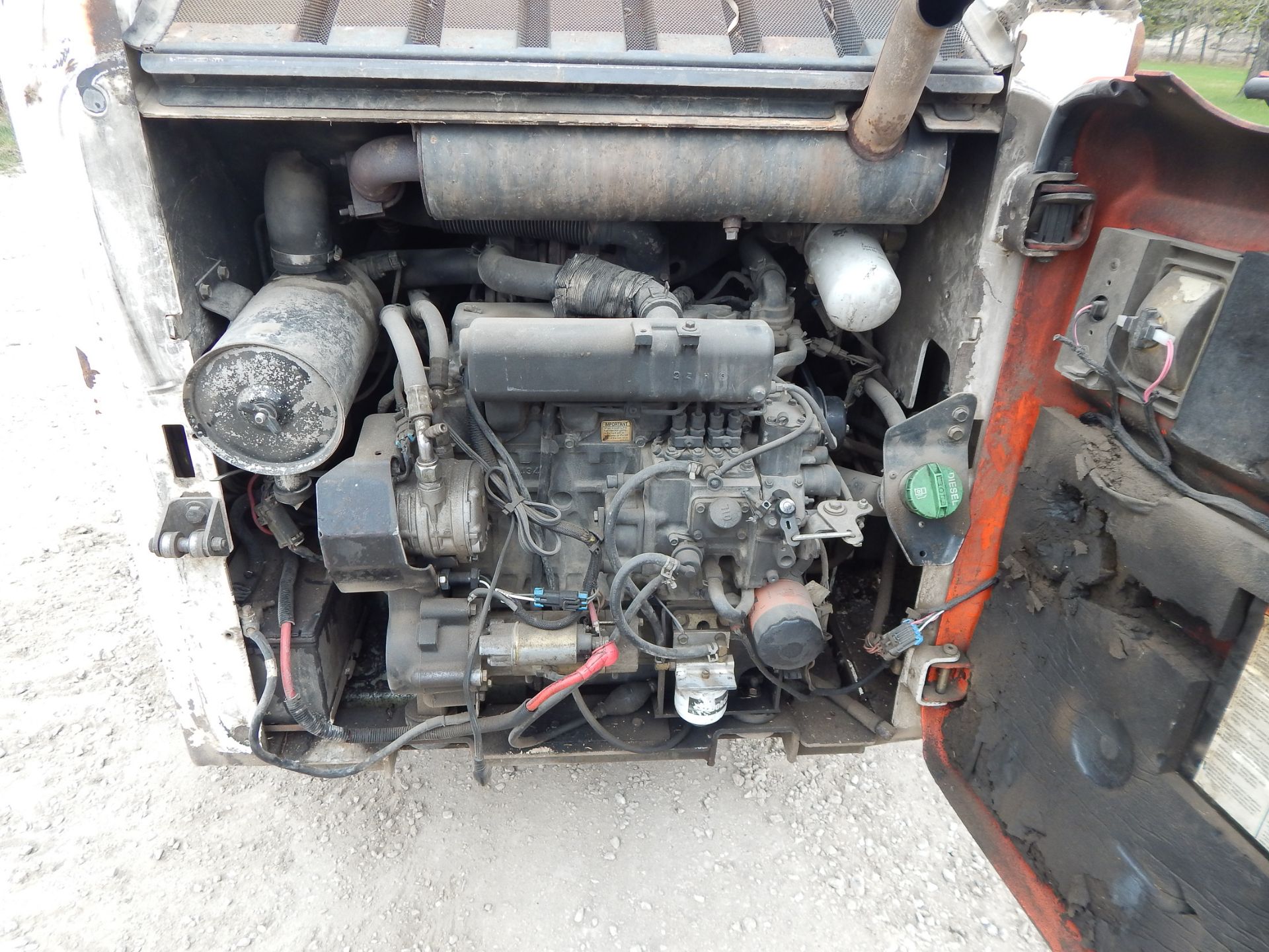 BOBCAT (2006) T190 SKID STEER WITH INLINE 4 TURBO DIESEL ENGINE, 6' SMOOTH BUCKET, RUBBER TRACKS, - Image 4 of 6