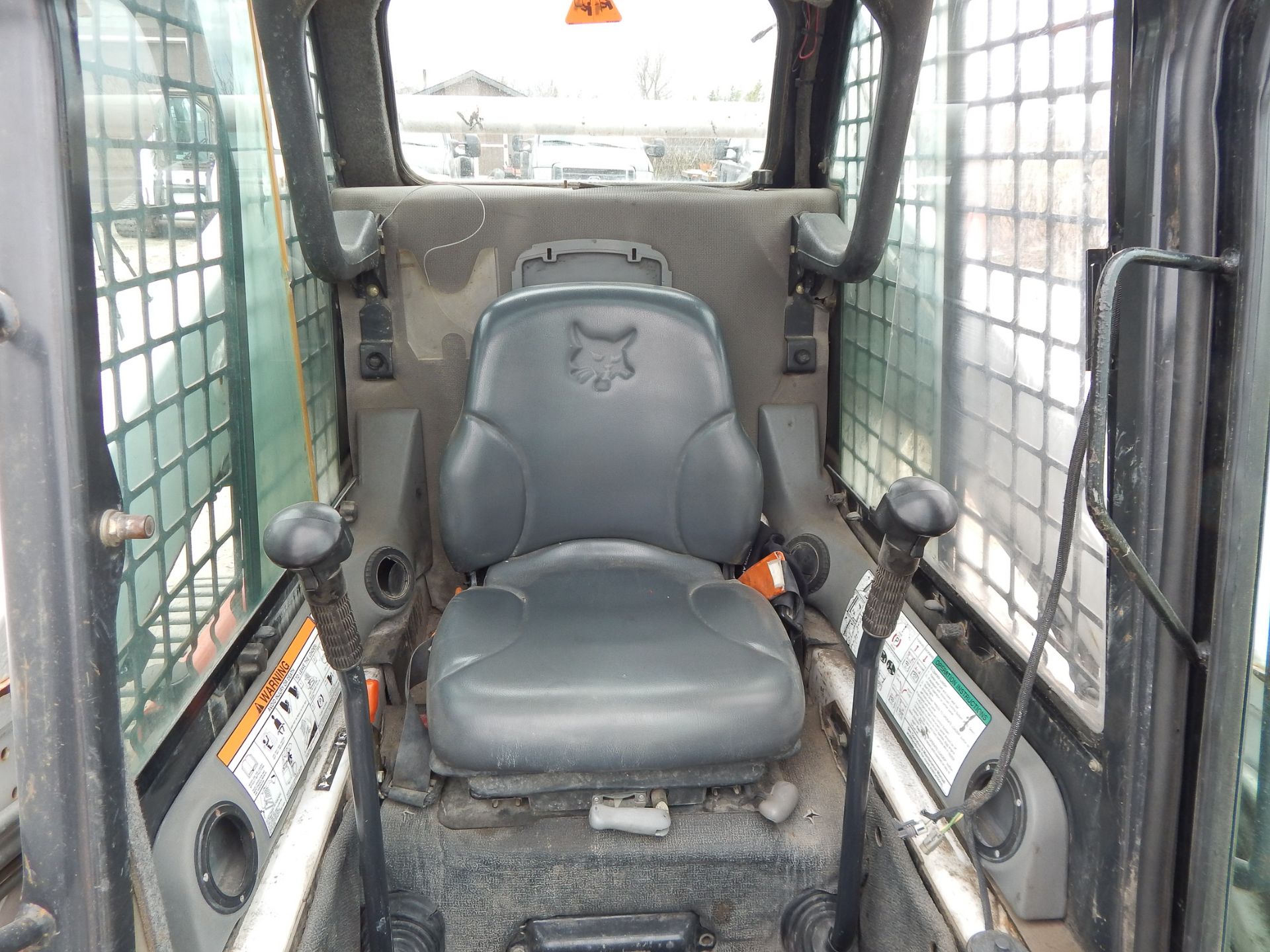 BOBCAT (2006) T190 SKID STEER WITH INLINE 4 TURBO DIESEL ENGINE, 6' SMOOTH BUCKET, RUBBER TRACKS, - Image 6 of 6