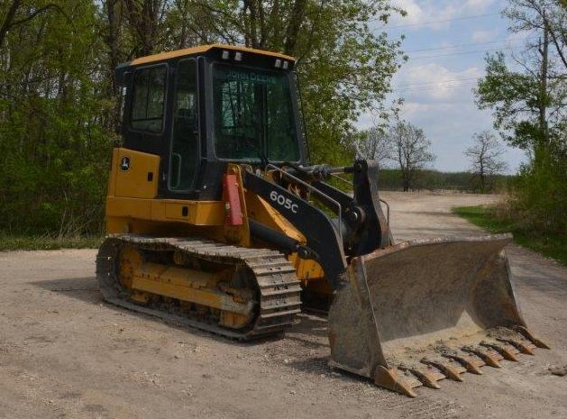 JOHN DEERE (2009) 605C CRAWLER DOZER WITH TURBO DIESEL ENGINE - Image 3 of 5