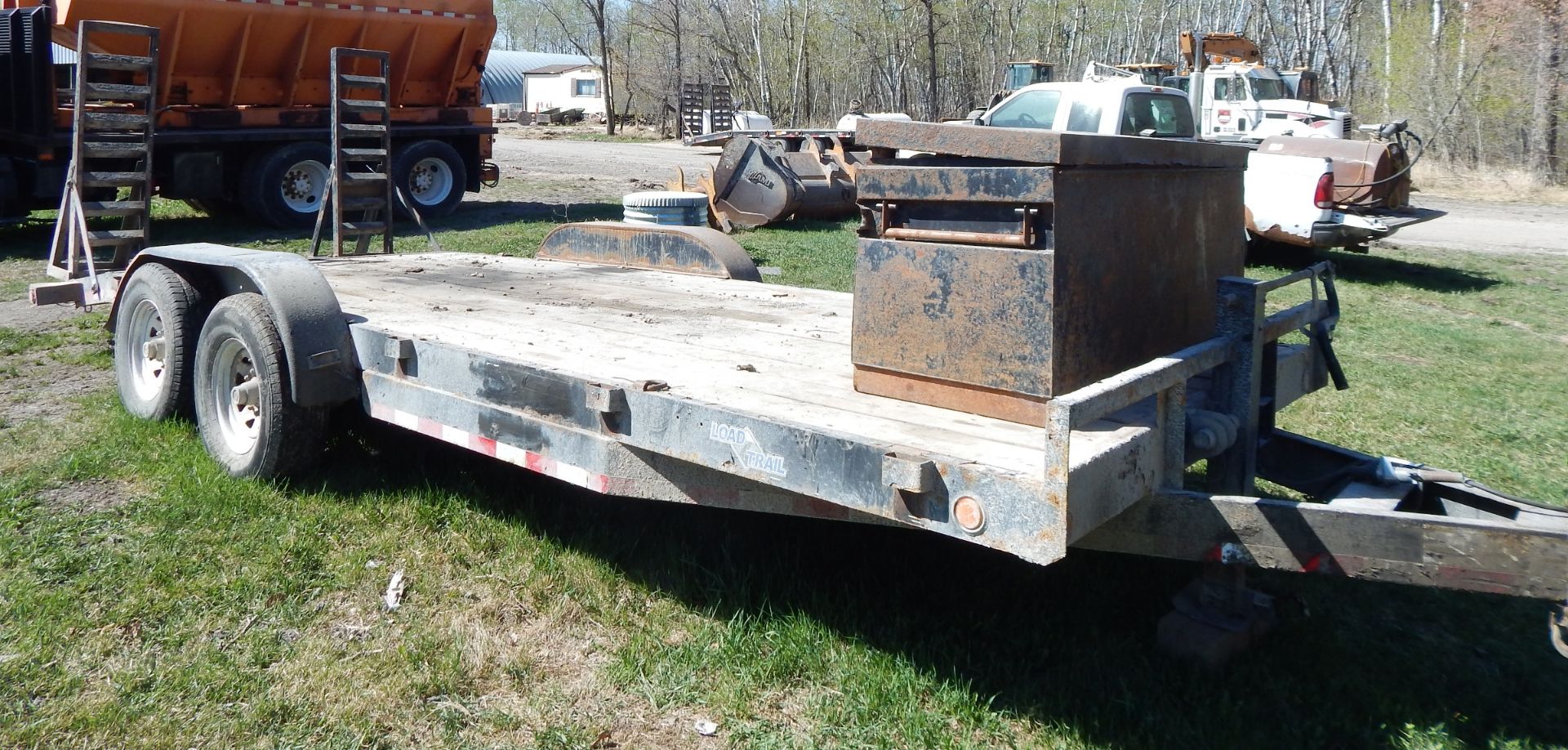 LOADTRAIL TANDEM AXLE 17' X 7' FLAT DECK TRAILER WITH LOADING RAMPS VIN: 4ZECH2029B1008271