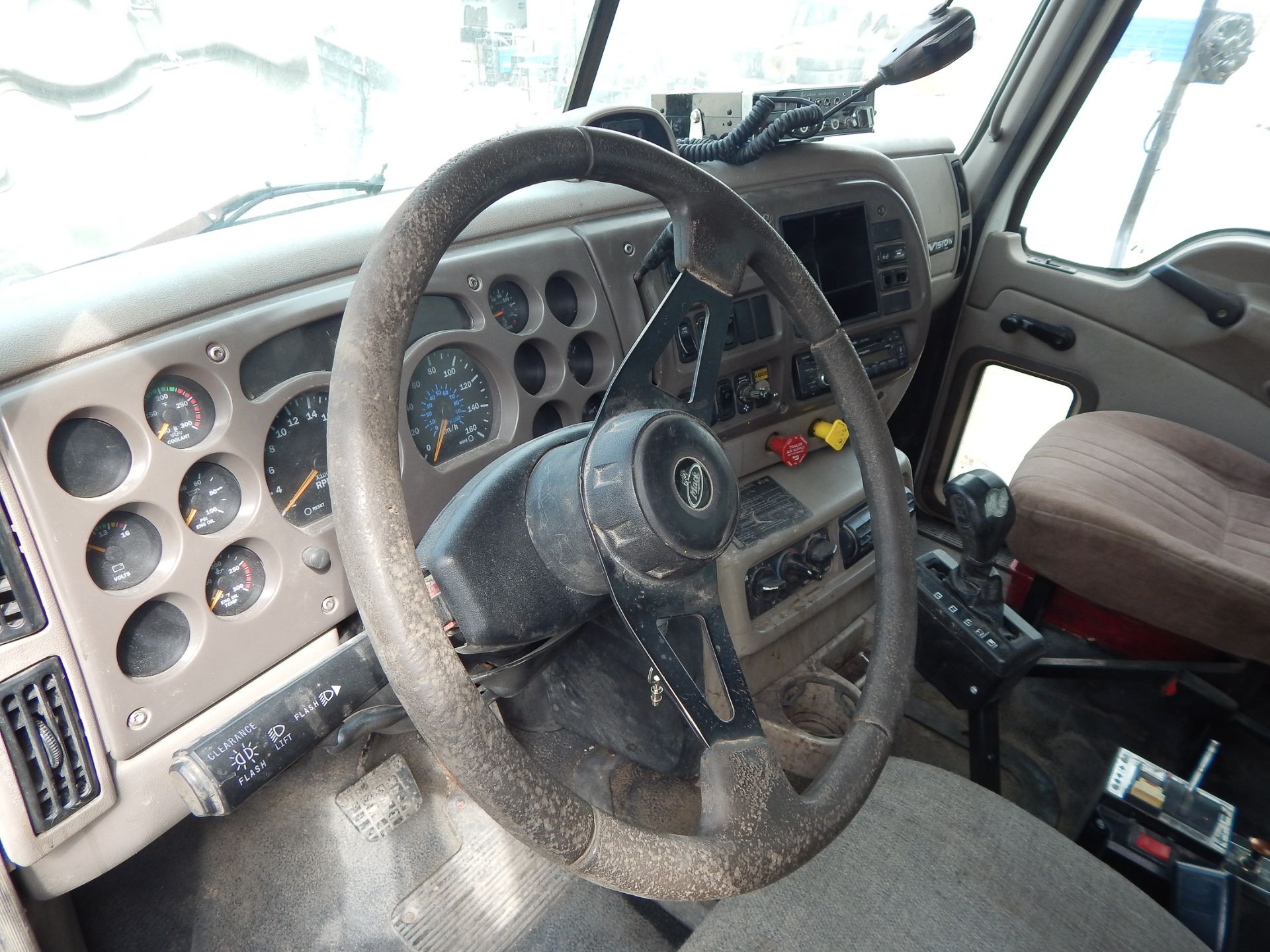 MACK (2006) CXN613 TANDEM AXLE DUMP TRUCK WITH MACK AC380-410 INLINE 6 TURBO DIESEL ENGINE, EATON - Image 8 of 8