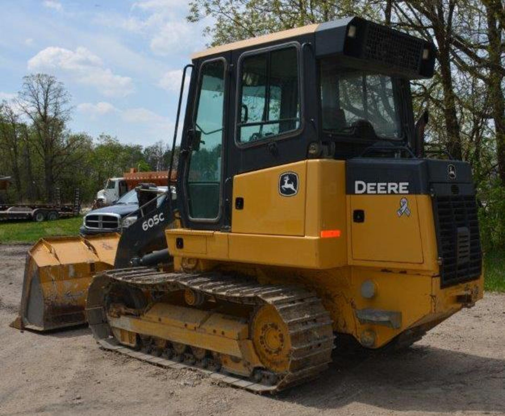 JOHN DEERE (2009) 605C CRAWLER DOZER WITH TURBO DIESEL ENGINE - Image 2 of 5