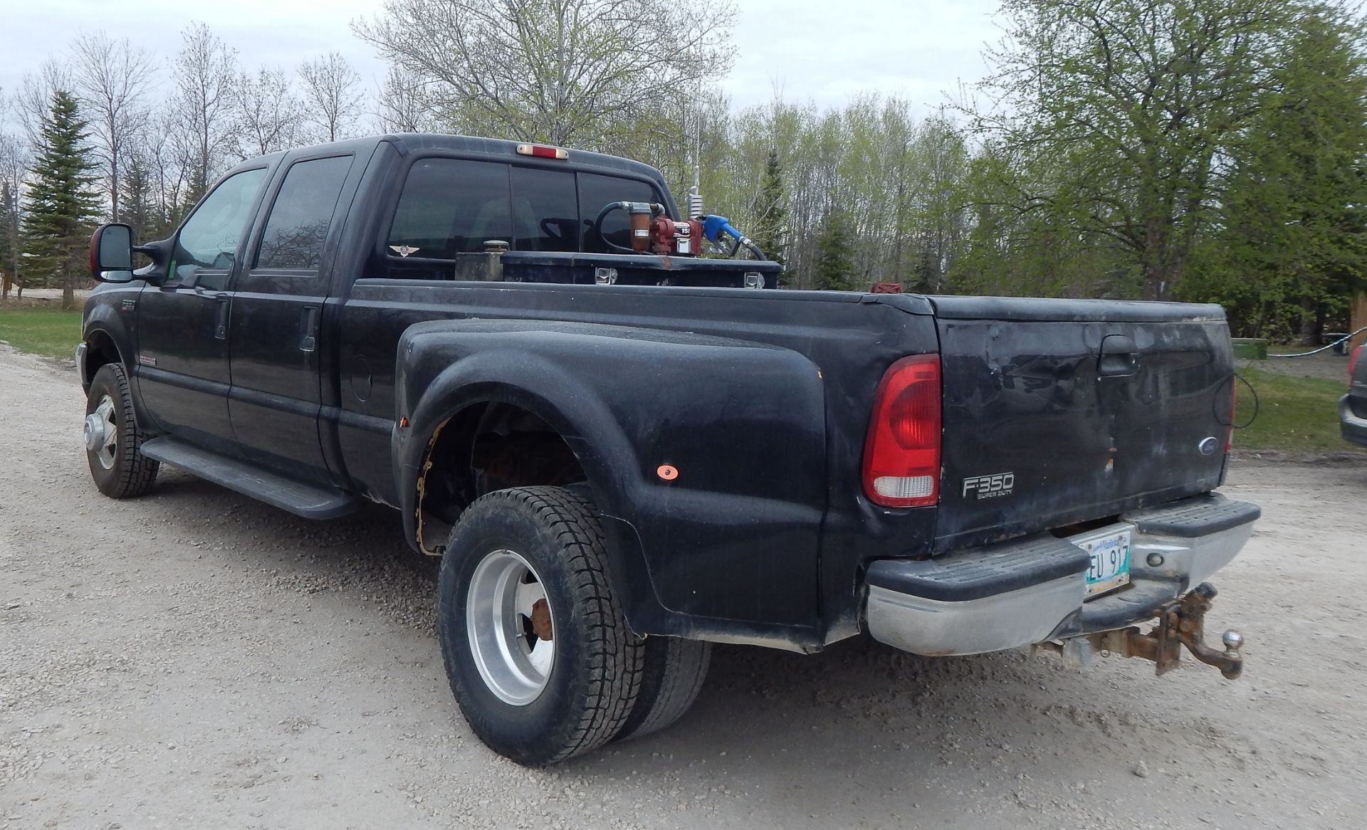 FORD (2003) F350 LARIAT CREW CAB PICKUP TRUCK WITH POWERSTROKE 6.0 V8 TURBO DIESEL ENGINE, AUTOMATIC - Image 3 of 5