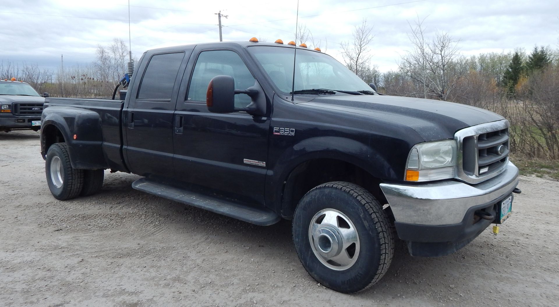 FORD (2003) F350 LARIAT CREW CAB PICKUP TRUCK WITH POWERSTROKE 6.0 V8 TURBO DIESEL ENGINE, AUTOMATIC