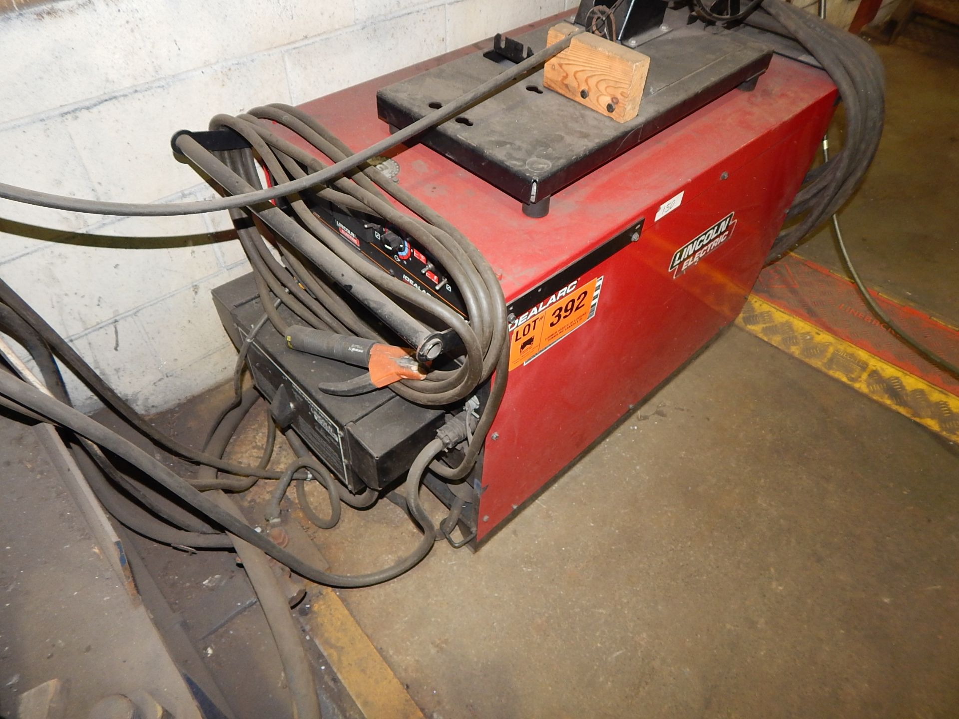 LINCOLN ELECTRIC IDEALARC DC600 WELDING POWER SOURCE (CI) - [RIGGING FEE FOR LOT #392 - $75 USD -