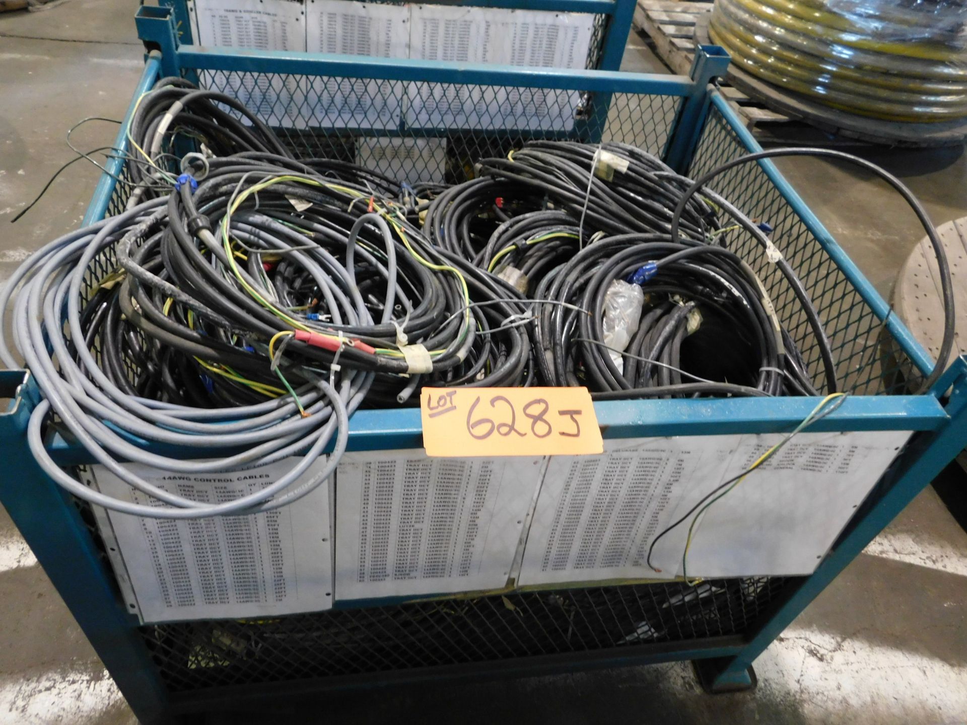 LOT/ WIRE BASKET WITH CONTENTS (WIRES)