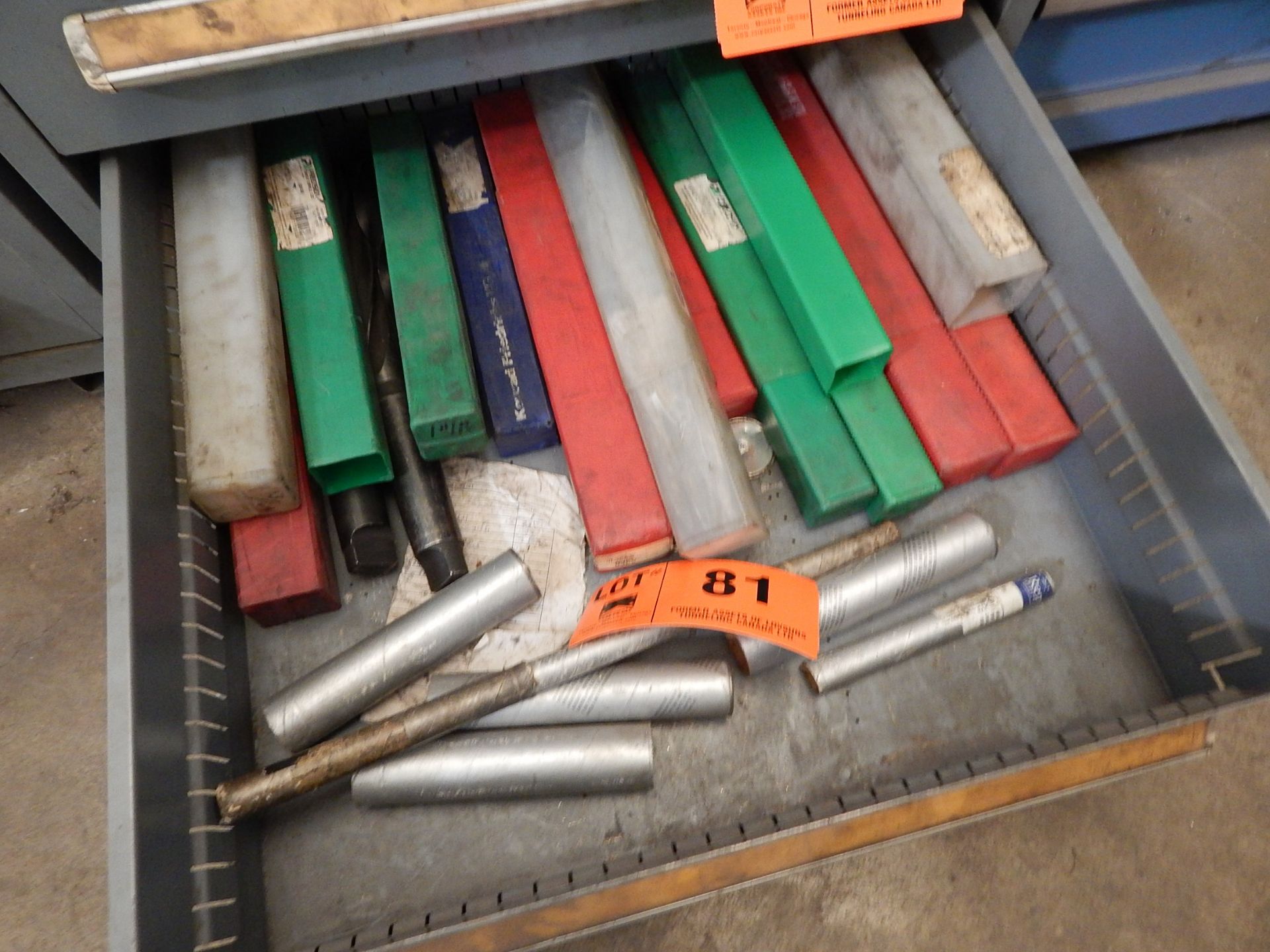 LOT/ CONTENTS OF DRAWER CONSISTING OF DRILLS